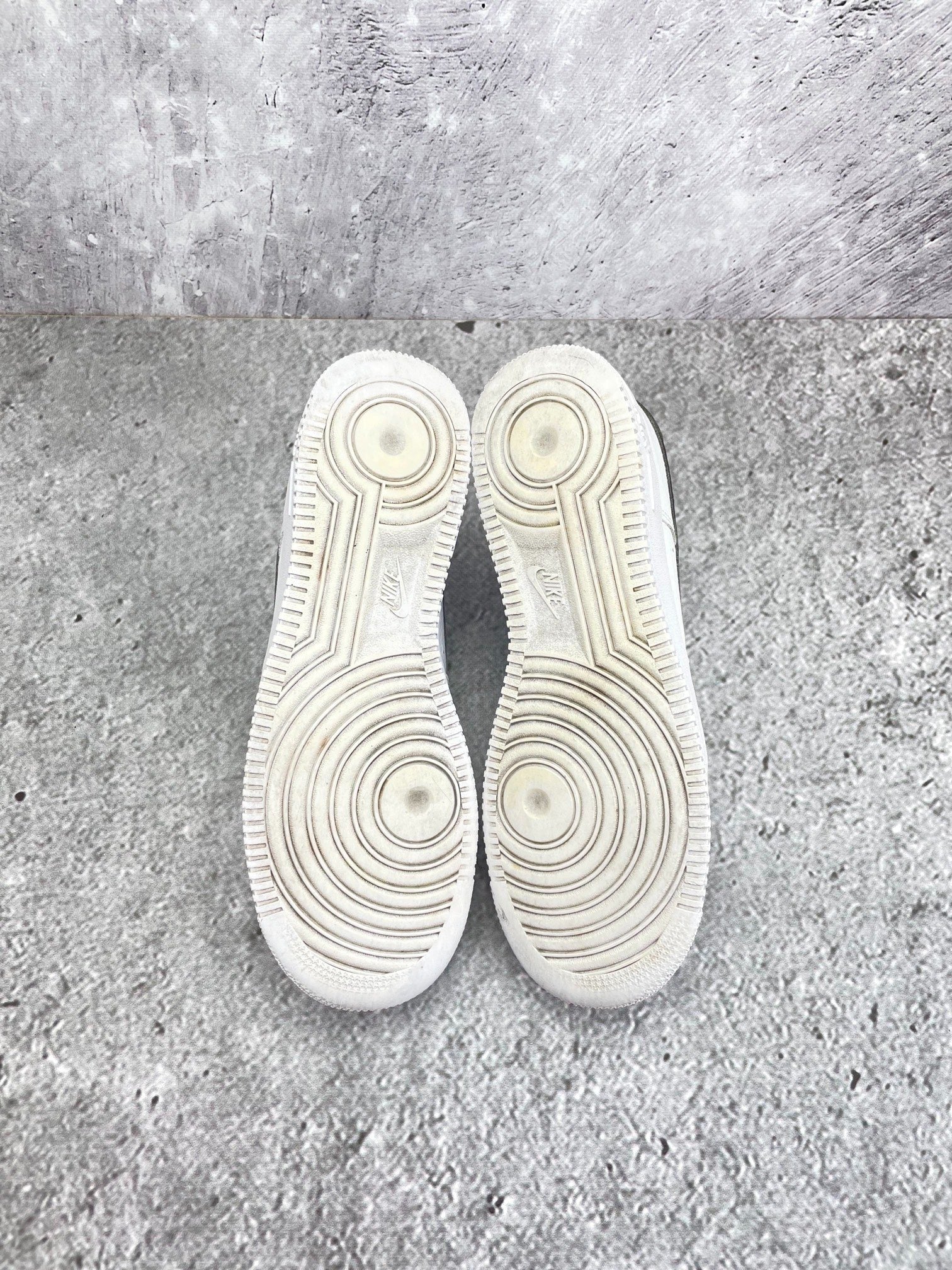 Nike Air Force 1 Low White/Black — buty sportowe męskie w bardzo dobrym stanie rozmiar 44, opcjonalne zdjęcie 1