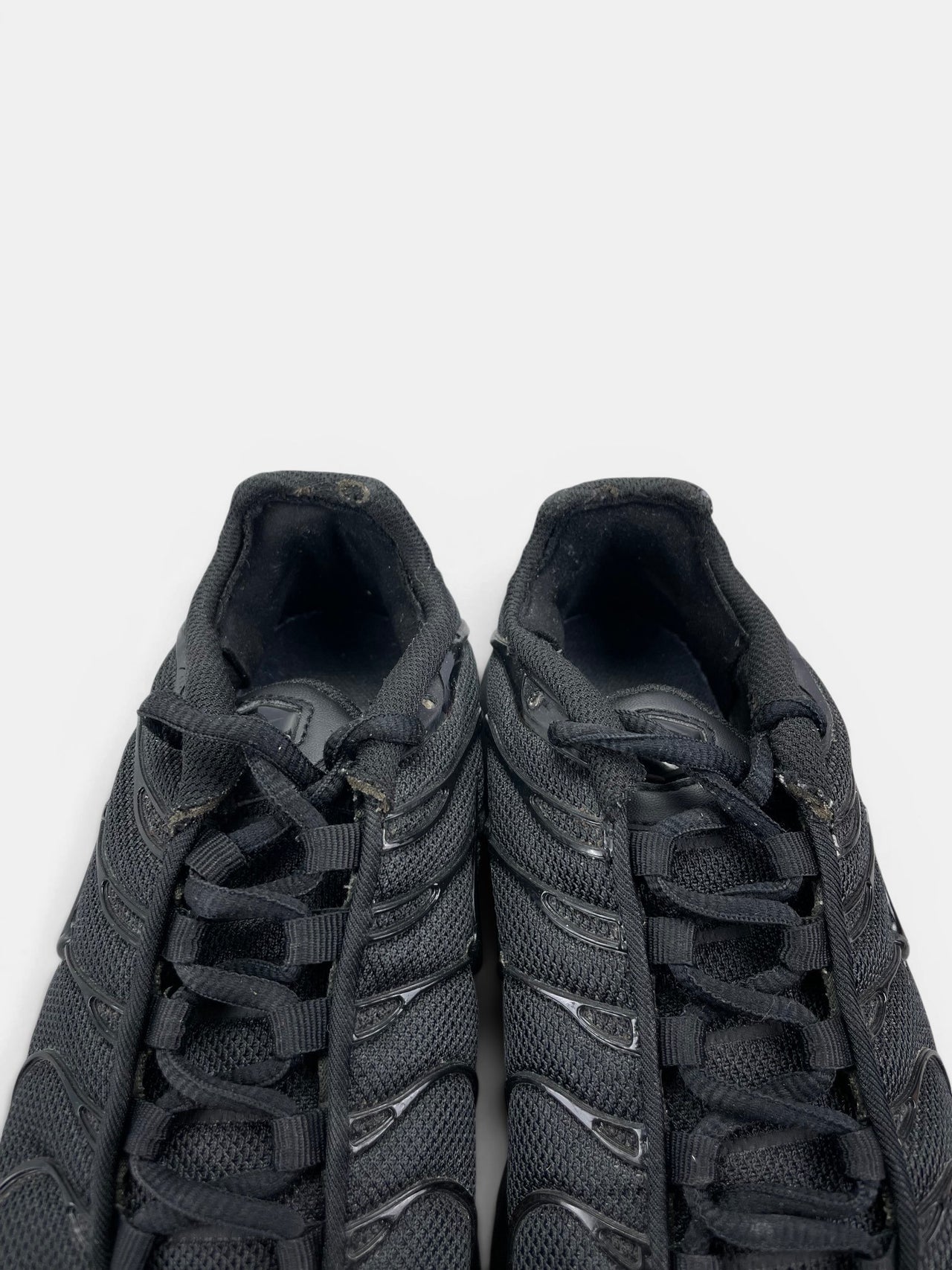 Nike Air Max Plus (TN) Triple Black — buty sportowe damskie w bardzo dobrym stanie rozmiar 37.5, zapiętki butów