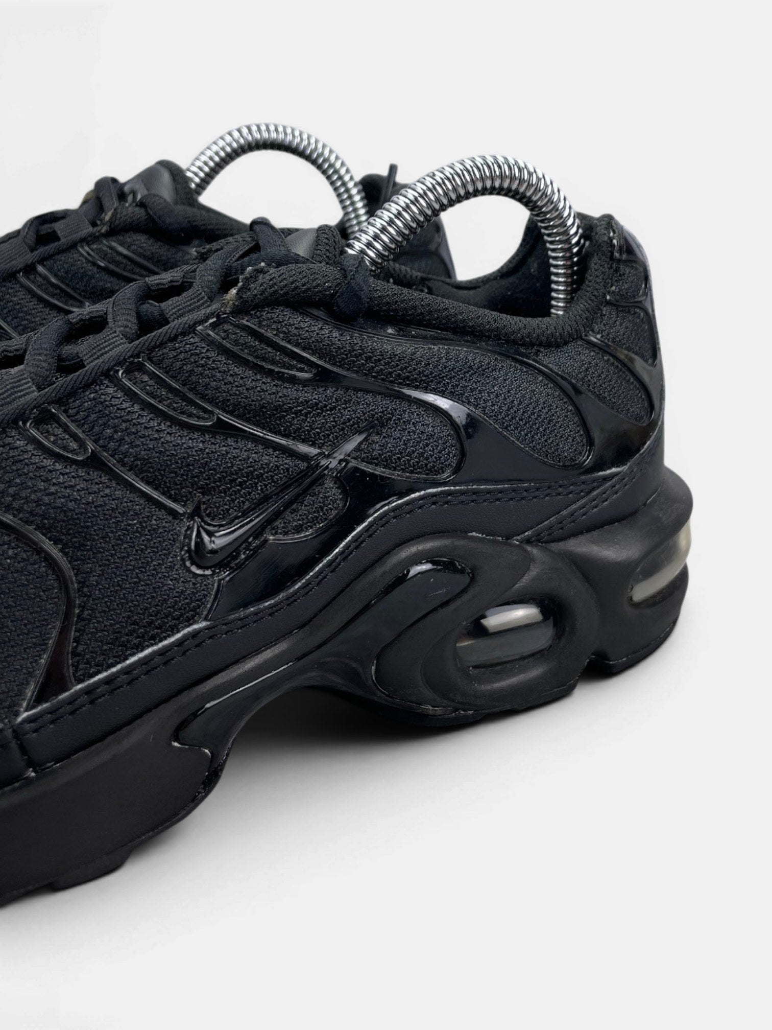 Nike Air Max Plus (TN) Triple Black — buty sportowe damskie w bardzo dobrym stanie rozmiar 37.5, opcjonalne zdjęcie 1