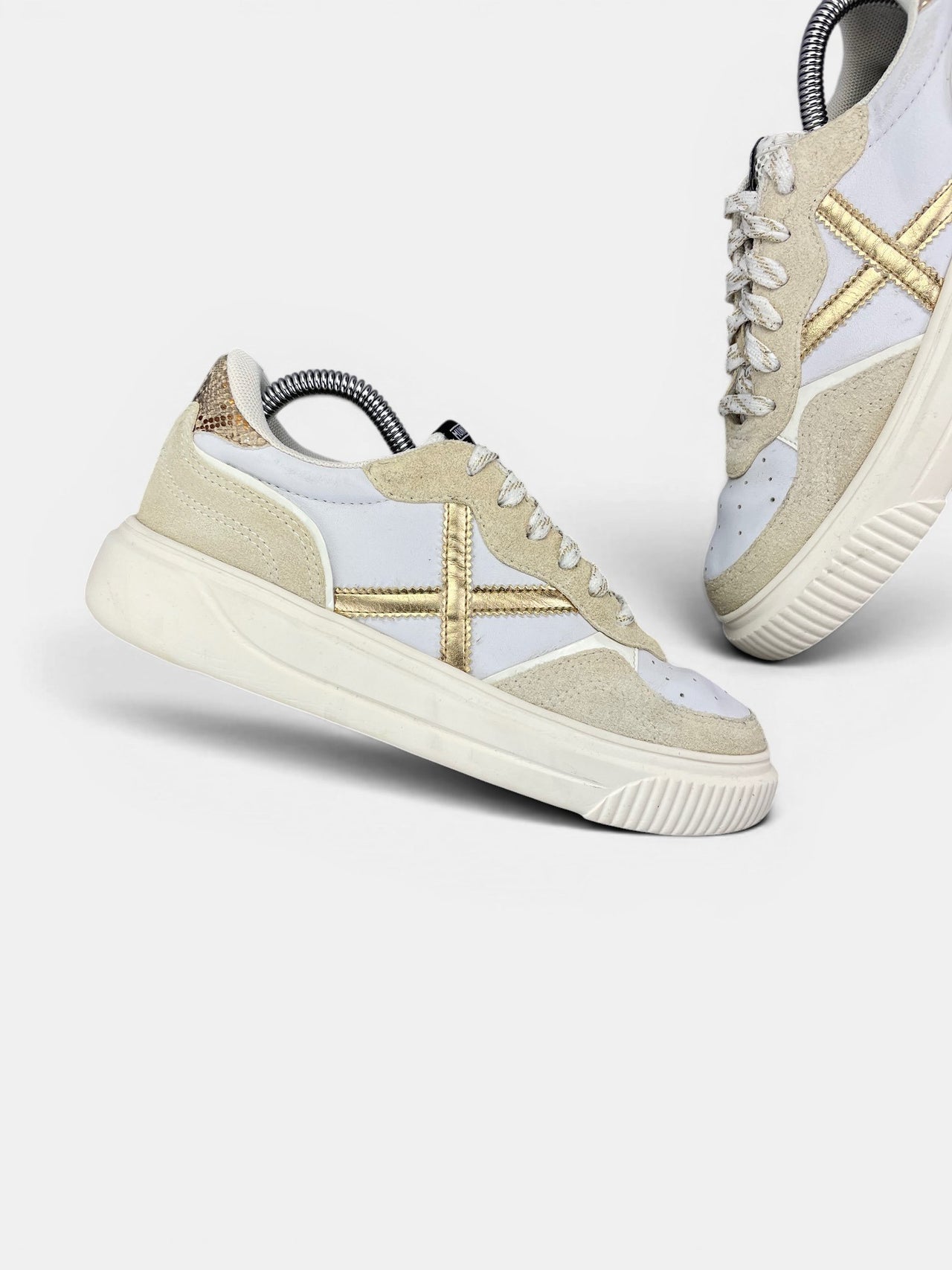 Munich Sneakers — buty sportowe damskie w bardzo dobrym stanie rozmiar 37, zewnętrzny panel lewego buta