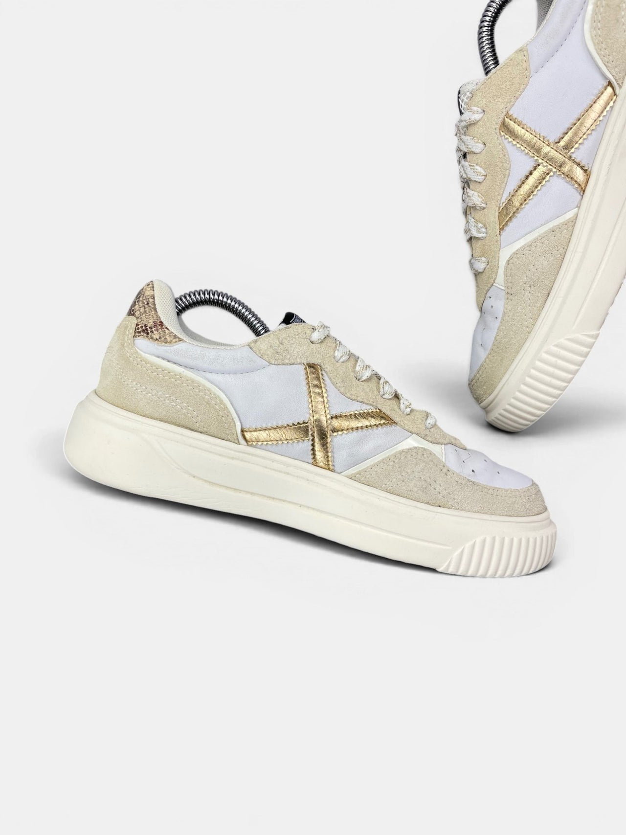 Munich Sneakers — buty sportowe damskie w bardzo dobrym stanie rozmiar 37, wewnętrzny panel lewego buta