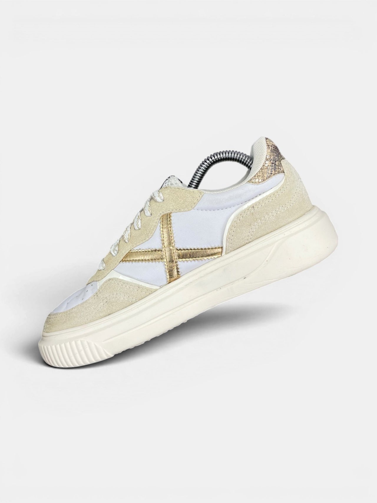 Munich Sneakers — buty sportowe damskie w bardzo dobrym stanie rozmiar 37, wewnętrzny panel prawego buta