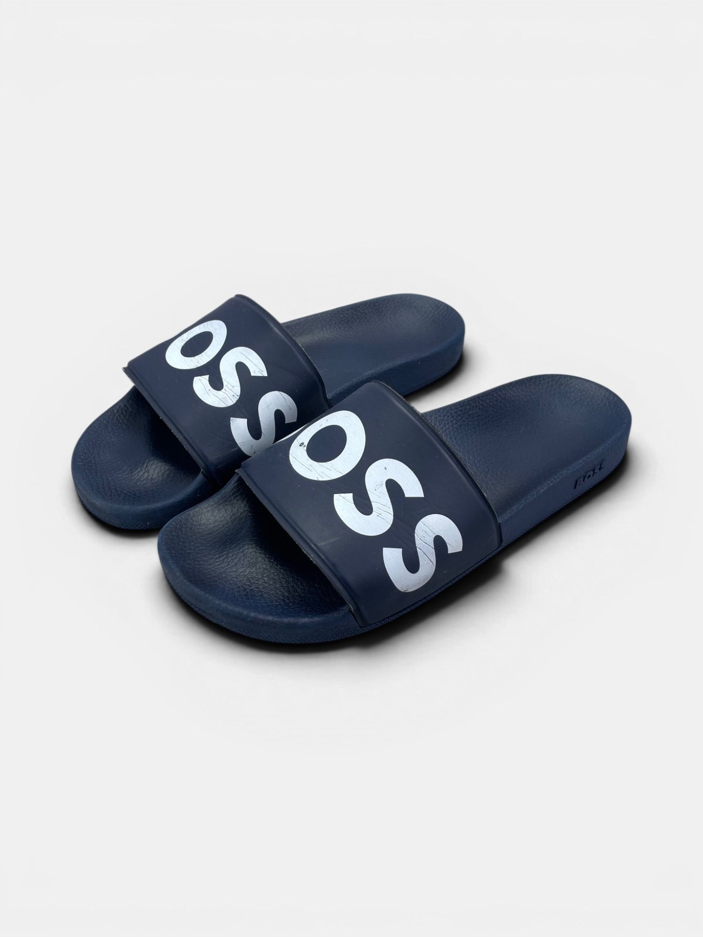 Hugo Boss Boss Slippers — buty sportowe męskie w bardzo dobrym stanie rozmiar 42, widok z boku