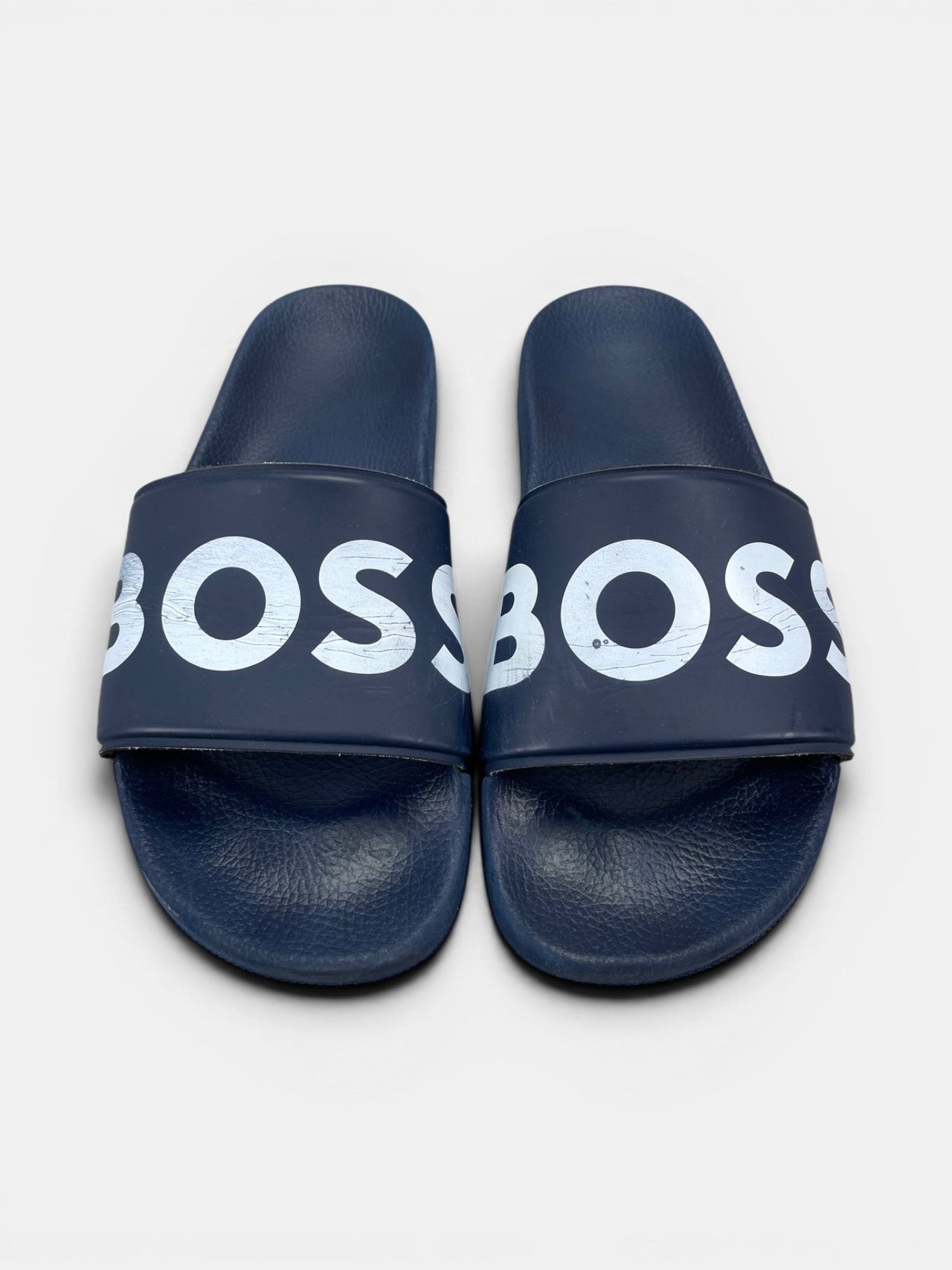 Hugo Boss Boss Slippers — buty sportowe męskie w bardzo dobrym stanie rozmiar 42, zewnętrzny panel prawego buta