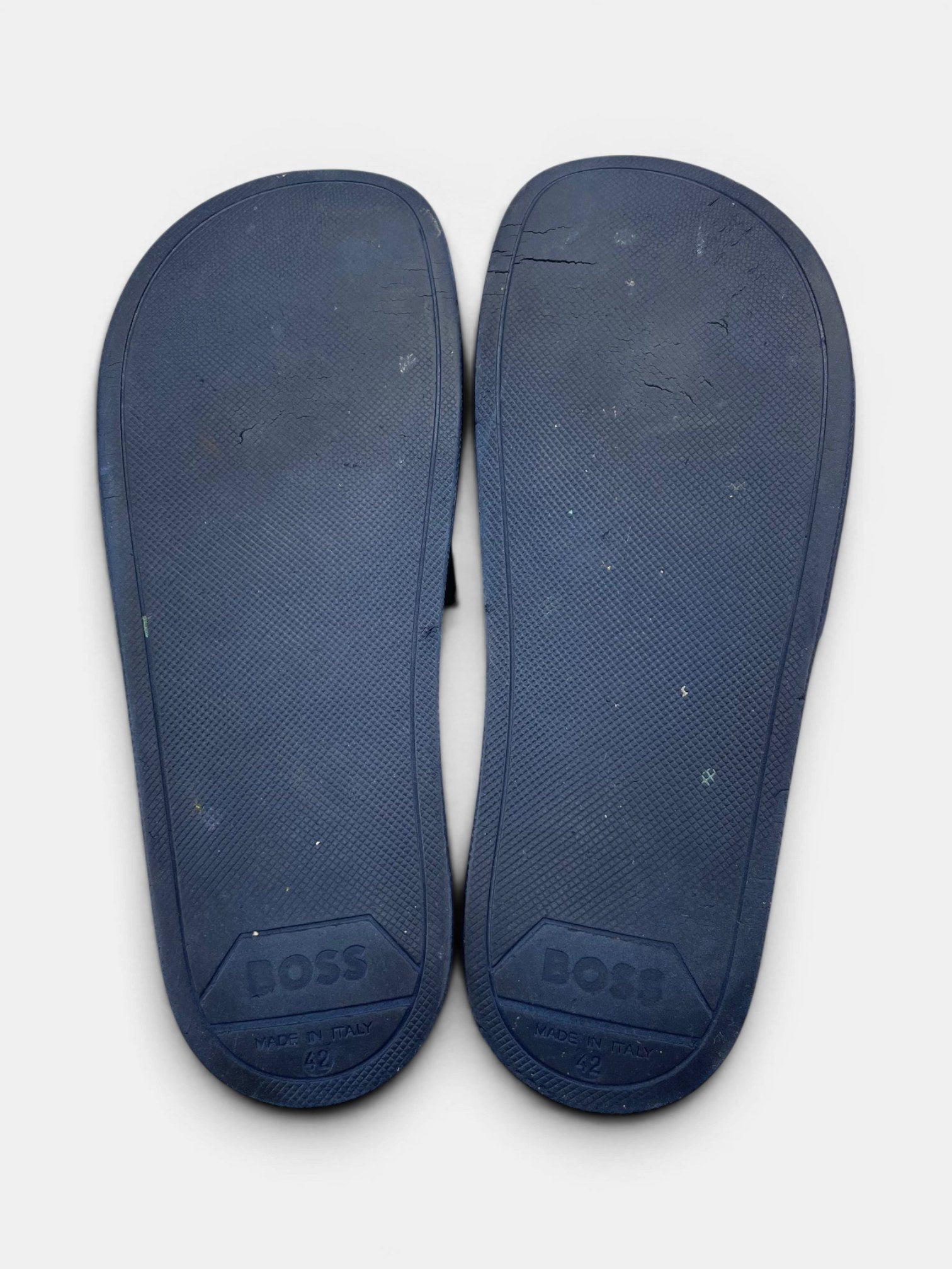 Hugo Boss Boss Slippers — buty sportowe męskie w bardzo dobrym stanie rozmiar 42, zewnętrzny panel lewego buta
