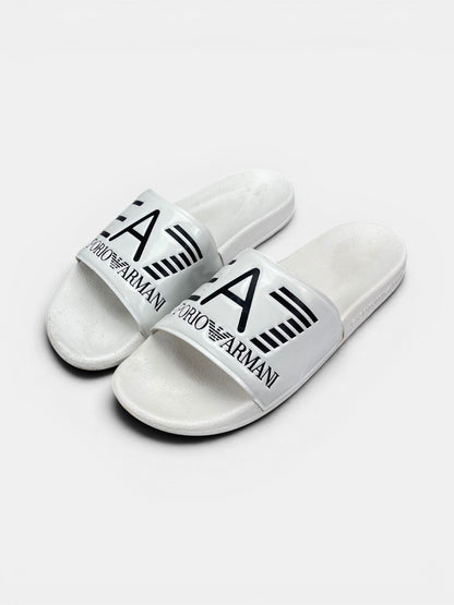 Emporio Armani Slippers — buty sportowe męskie w bardzo dobrym stanie rozmiar 44, widok z boku
