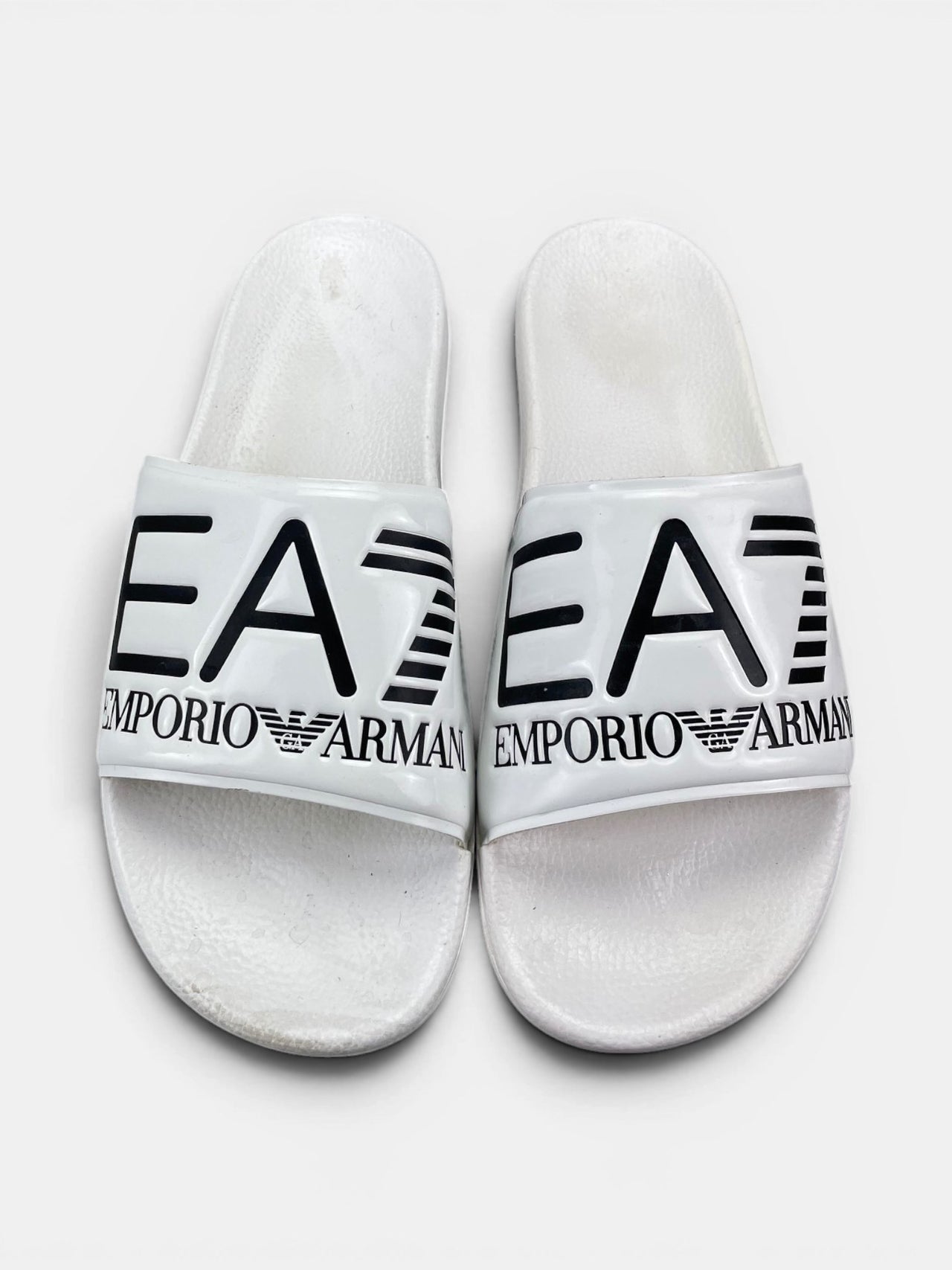 Emporio Armani Slippers — buty sportowe męskie w bardzo dobrym stanie rozmiar 44, zewnętrzny panel prawego buta