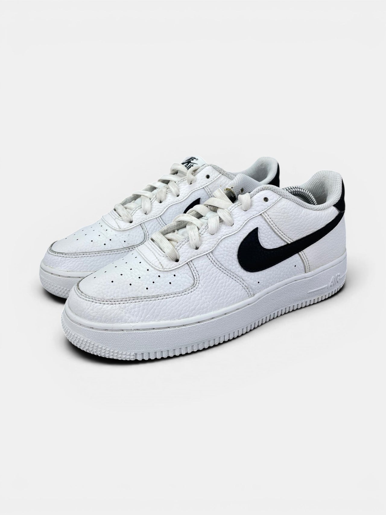 Nike Air Force 1 Low '07 White Black — buty sportowe damskie w bardzo dobrym stanie rozmiar 39, widok z boku