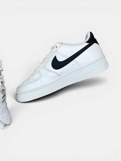 Nike Air Force 1 Low '07 White Black — buty sportowe damskie w bardzo dobrym stanie rozmiar 39, wewnętrzny panel prawego buta