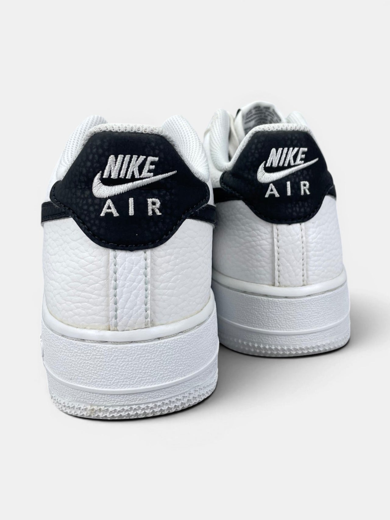 Nike Air Force 1 Low '07 White Black — buty sportowe damskie w bardzo dobrym stanie rozmiar 39, widok z tyłu
