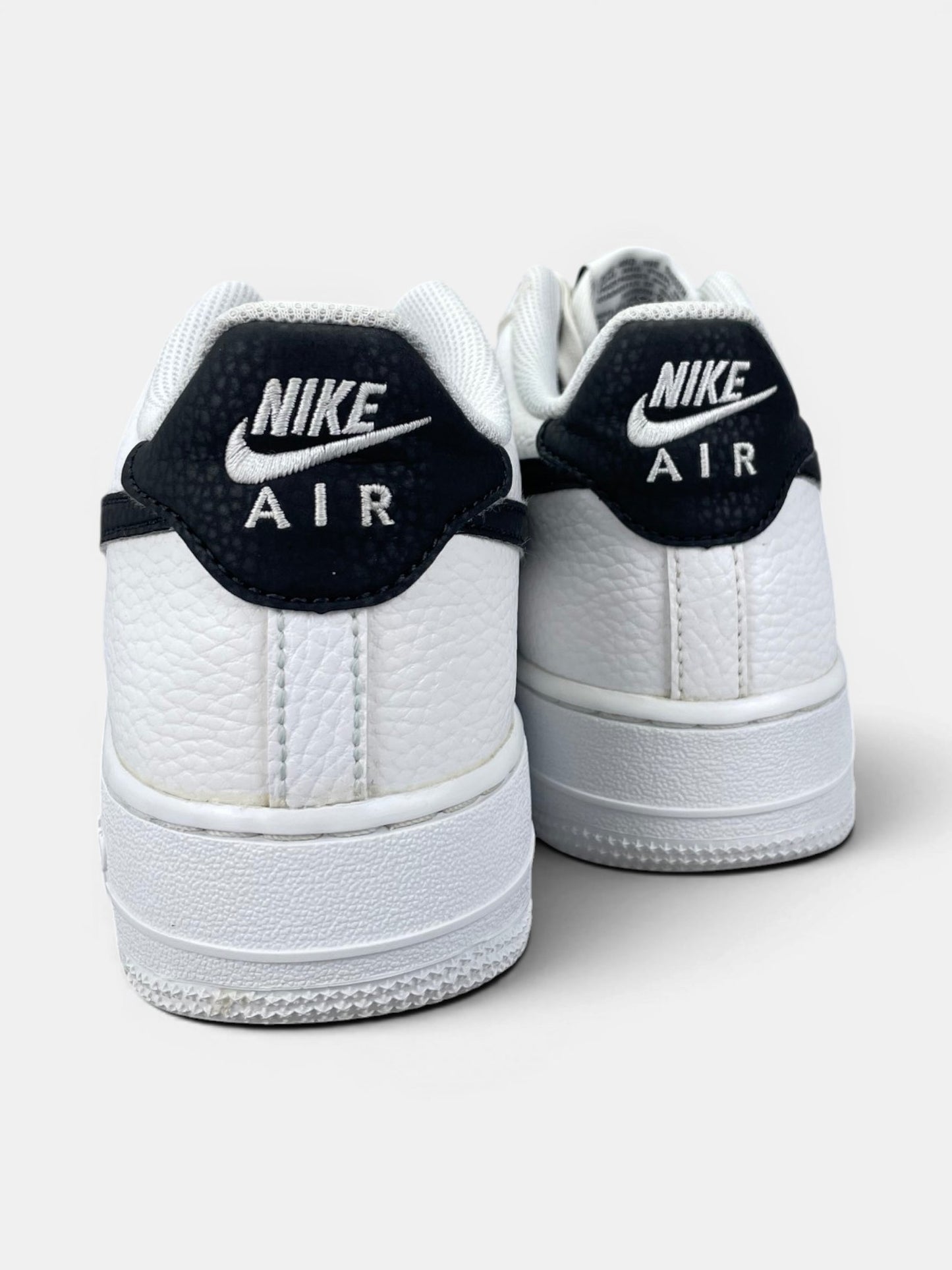 Nike Air Force 1 Low '07 White Black — buty sportowe damskie w bardzo dobrym stanie rozmiar 39, widok z tyłu