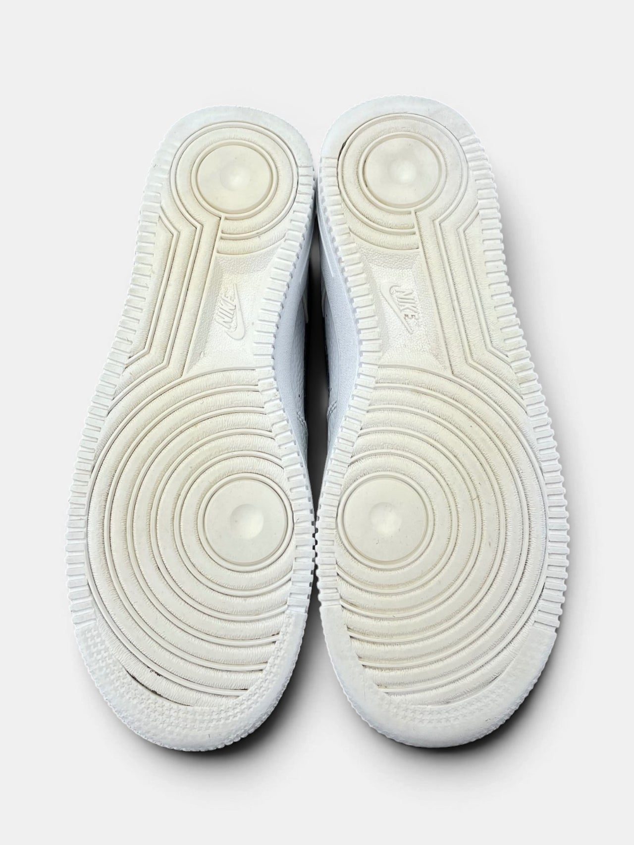 Nike Air Force 1 Low '07 White Black — buty sportowe damskie w bardzo dobrym stanie rozmiar 39, podeszwa