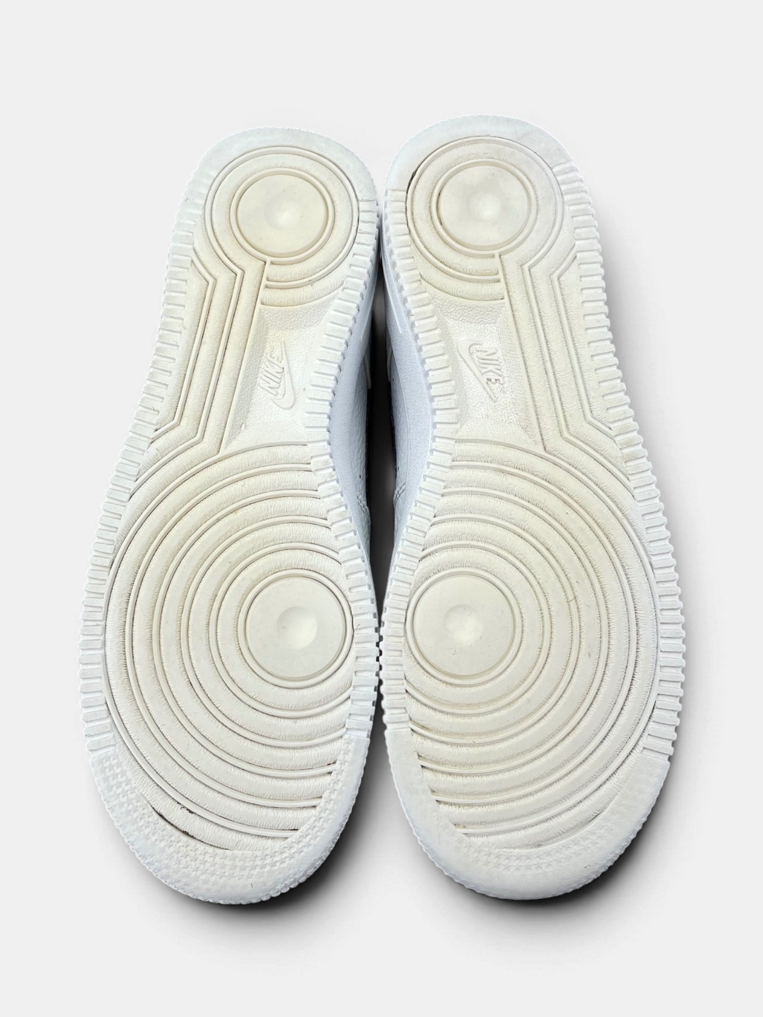 Nike Air Force 1 Low '07 White Black — buty sportowe damskie w bardzo dobrym stanie rozmiar 39, podeszwa