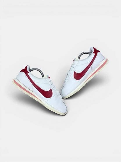 Nike Cortez Cedar — buty sportowe damskie w bardzo dobrym stanie rozmiar 38.5, zewnętrzny panel prawego buta