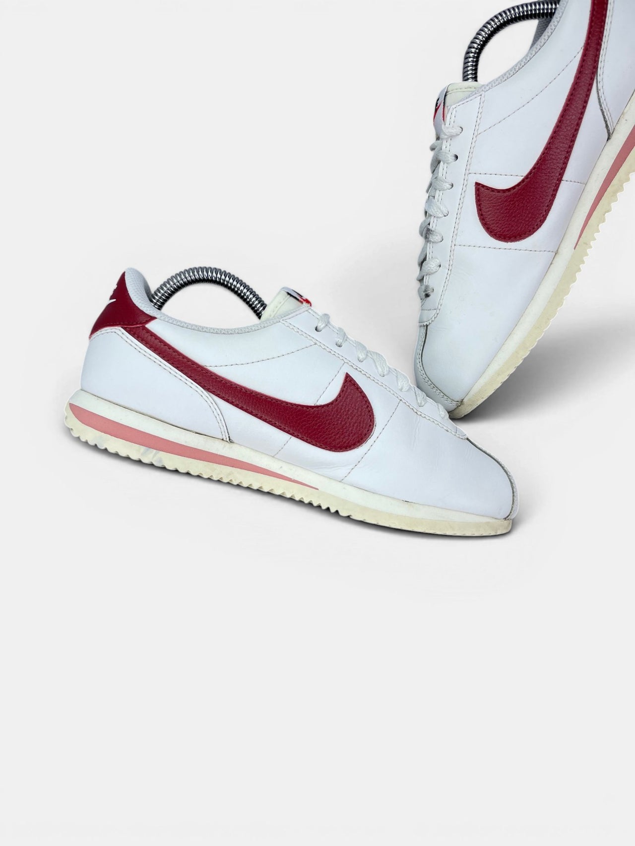 Nike Cortez Cedar — buty sportowe damskie w bardzo dobrym stanie rozmiar 38.5, wewnętrzny panel lewego buta