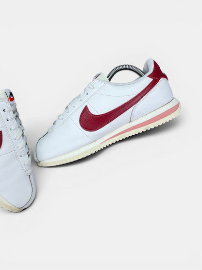 Nike Cortez Cedar — buty sportowe damskie w bardzo dobrym stanie rozmiar 38.5, wewnętrzny panel prawego buta