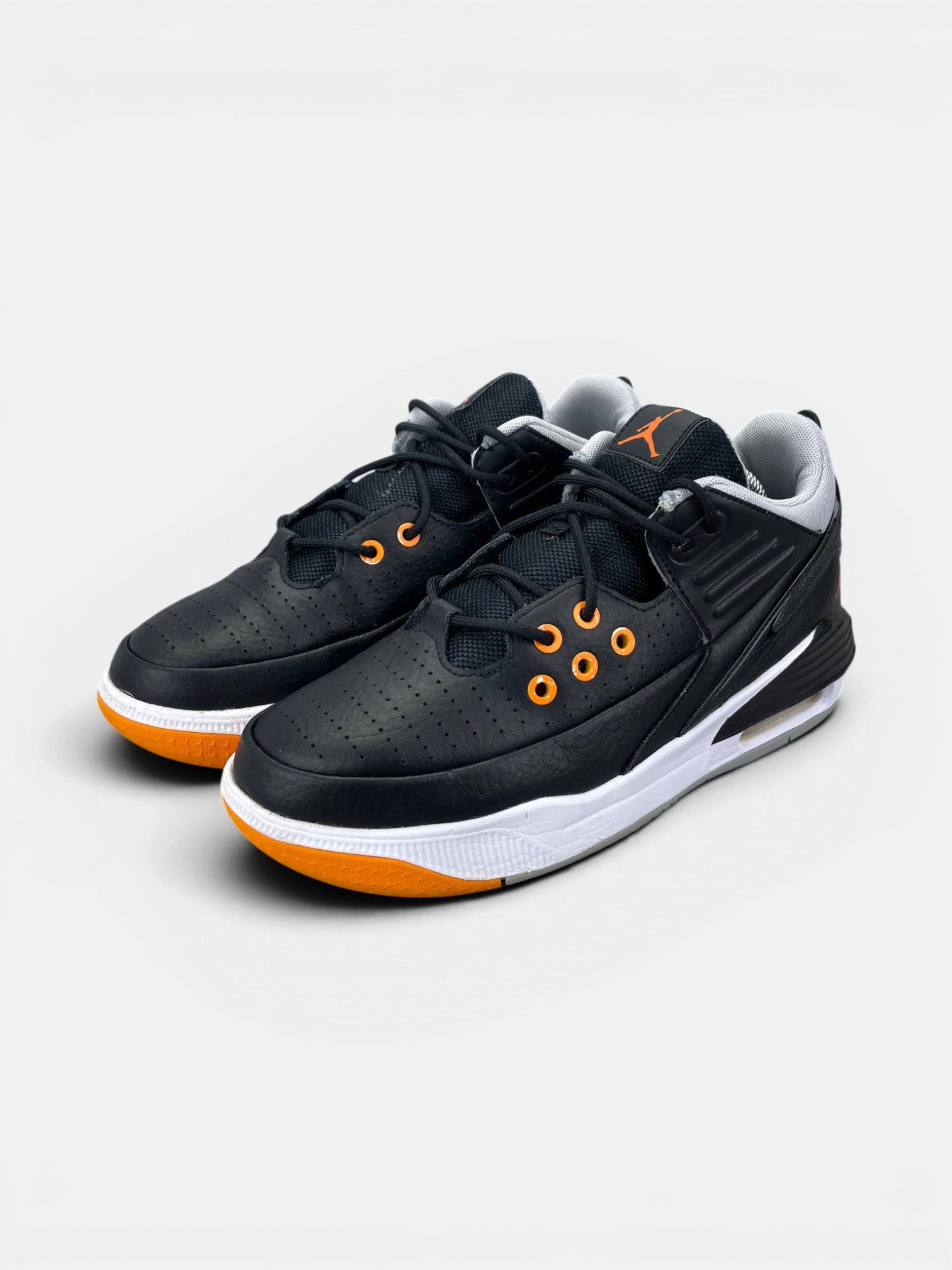 Nike Air Jordan Max Aura 5 — buty sportowe damskie w bardzo dobrym stanie rozmiar 38, widok z boku