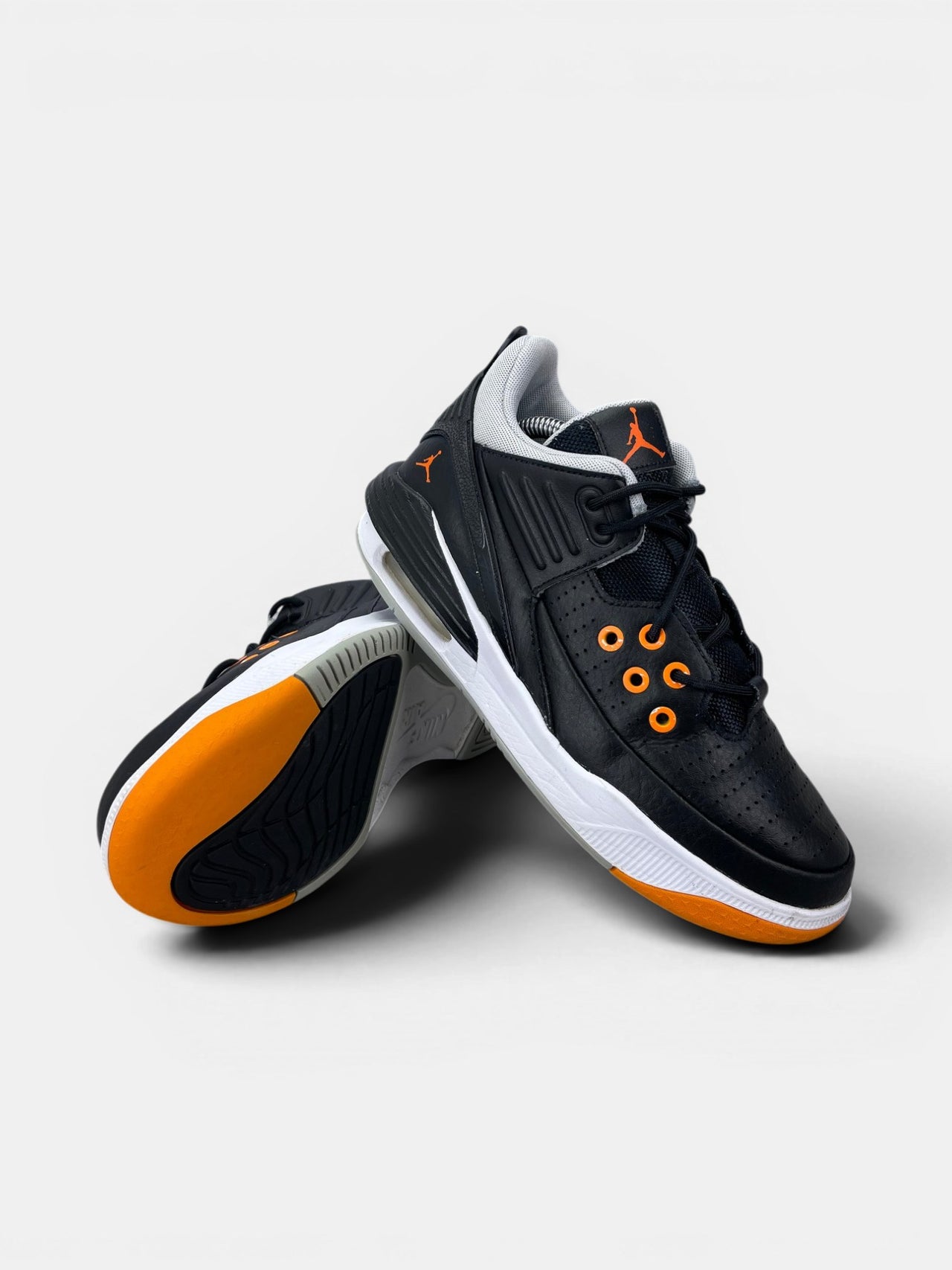 Nike Air Jordan Max Aura 5 — buty sportowe damskie w bardzo dobrym stanie rozmiar 38, boczny profil