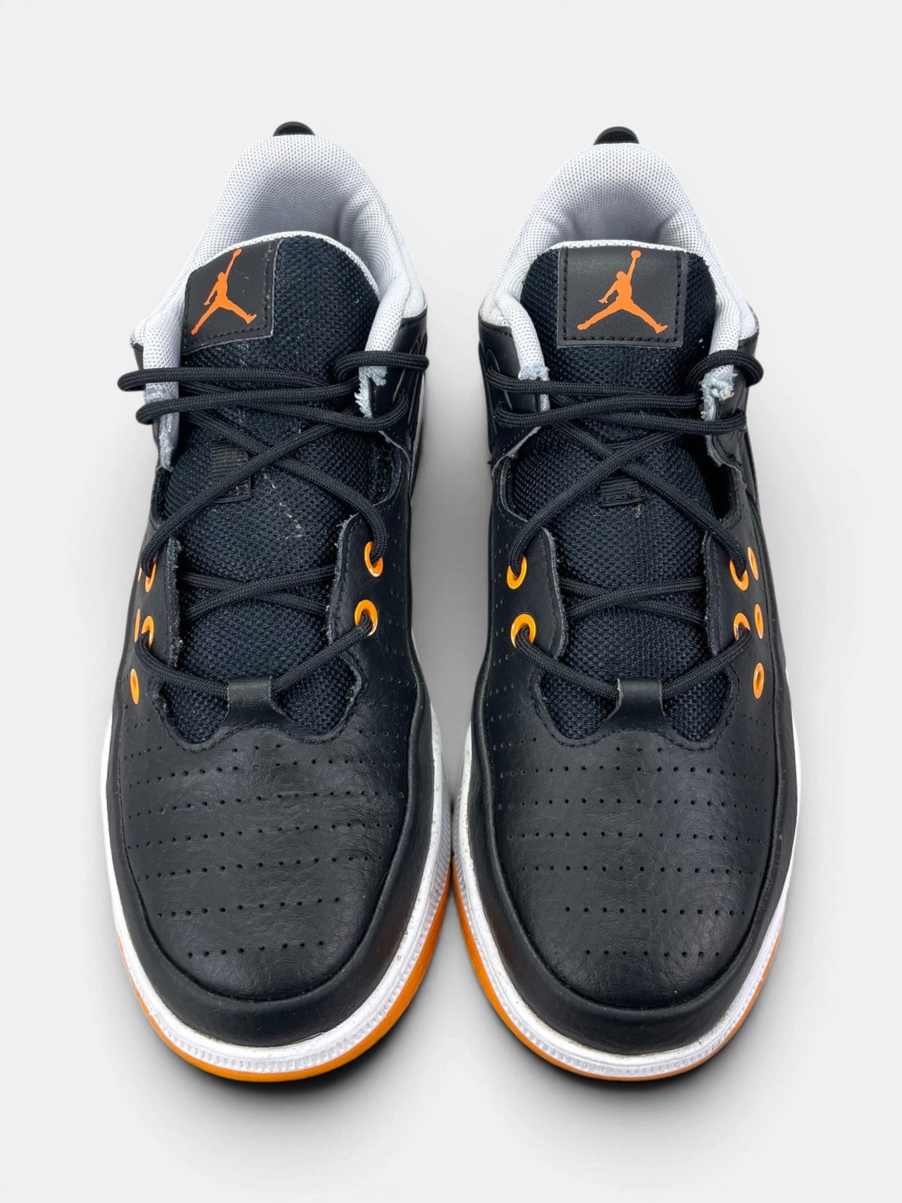 Nike Air Jordan Max Aura 5 — buty sportowe damskie w bardzo dobrym stanie rozmiar 38, wewnętrzny panel prawego buta