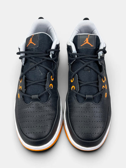 Nike Air Jordan Max Aura 5 — buty sportowe damskie w bardzo dobrym stanie rozmiar 38, wewnętrzny panel prawego buta