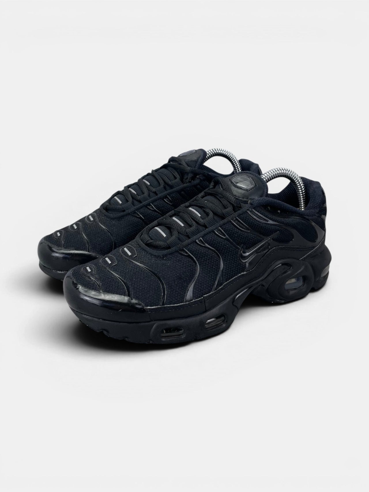 Nike Air Max Plus (TN) Triple Black — buty sportowe damskie w bardzo dobrym stanie rozmiar 36, widok z boku