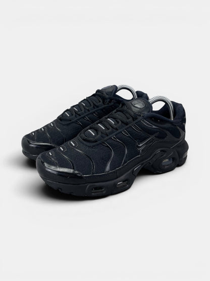 Nike Air Max Plus (TN) Triple Black — buty sportowe damskie w bardzo dobrym stanie rozmiar 36, widok z boku
