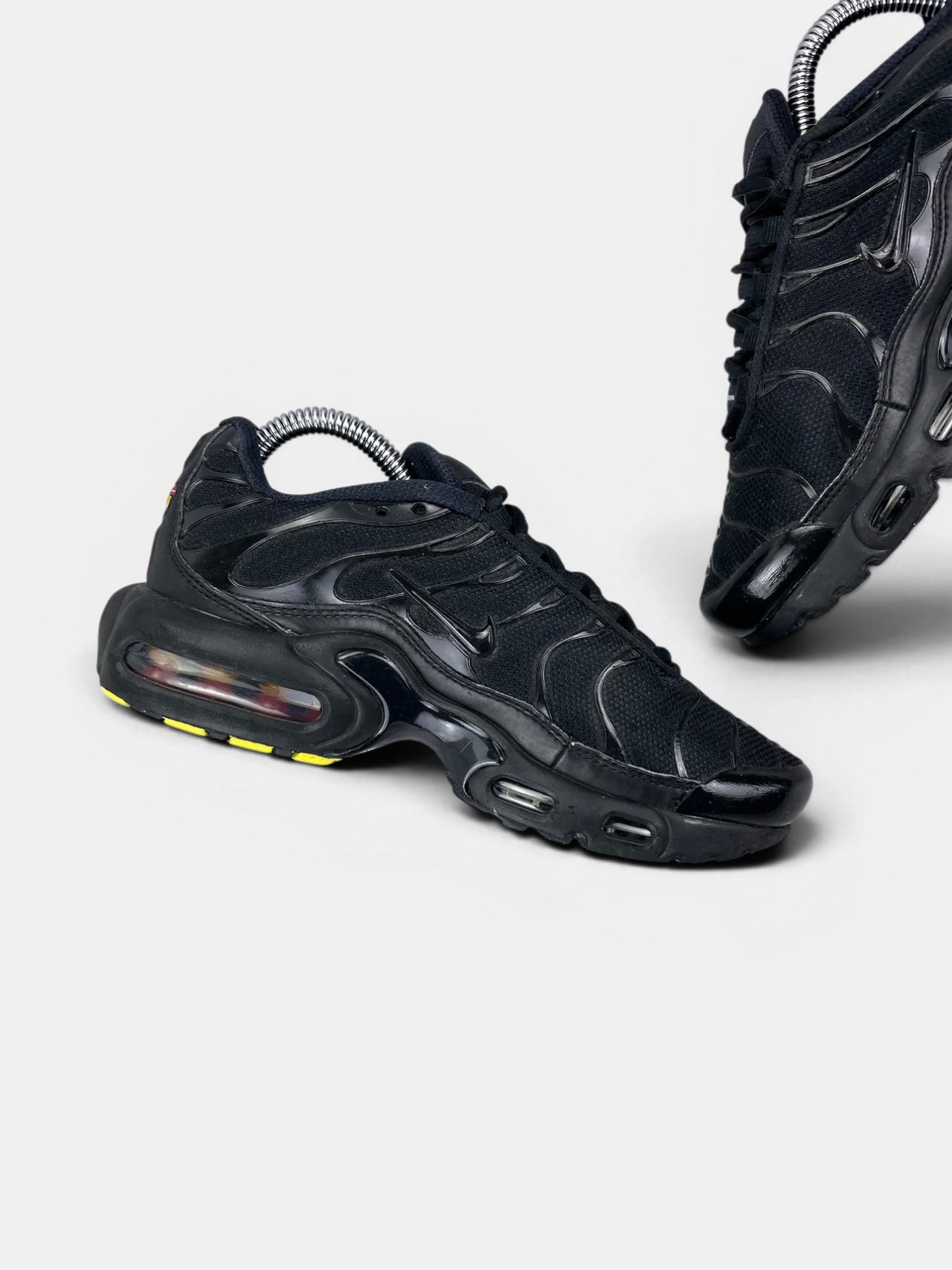 Nike Air Max Plus (TN) Triple Black — buty sportowe damskie w bardzo dobrym stanie rozmiar 36, wewnętrzny panel lewego buta