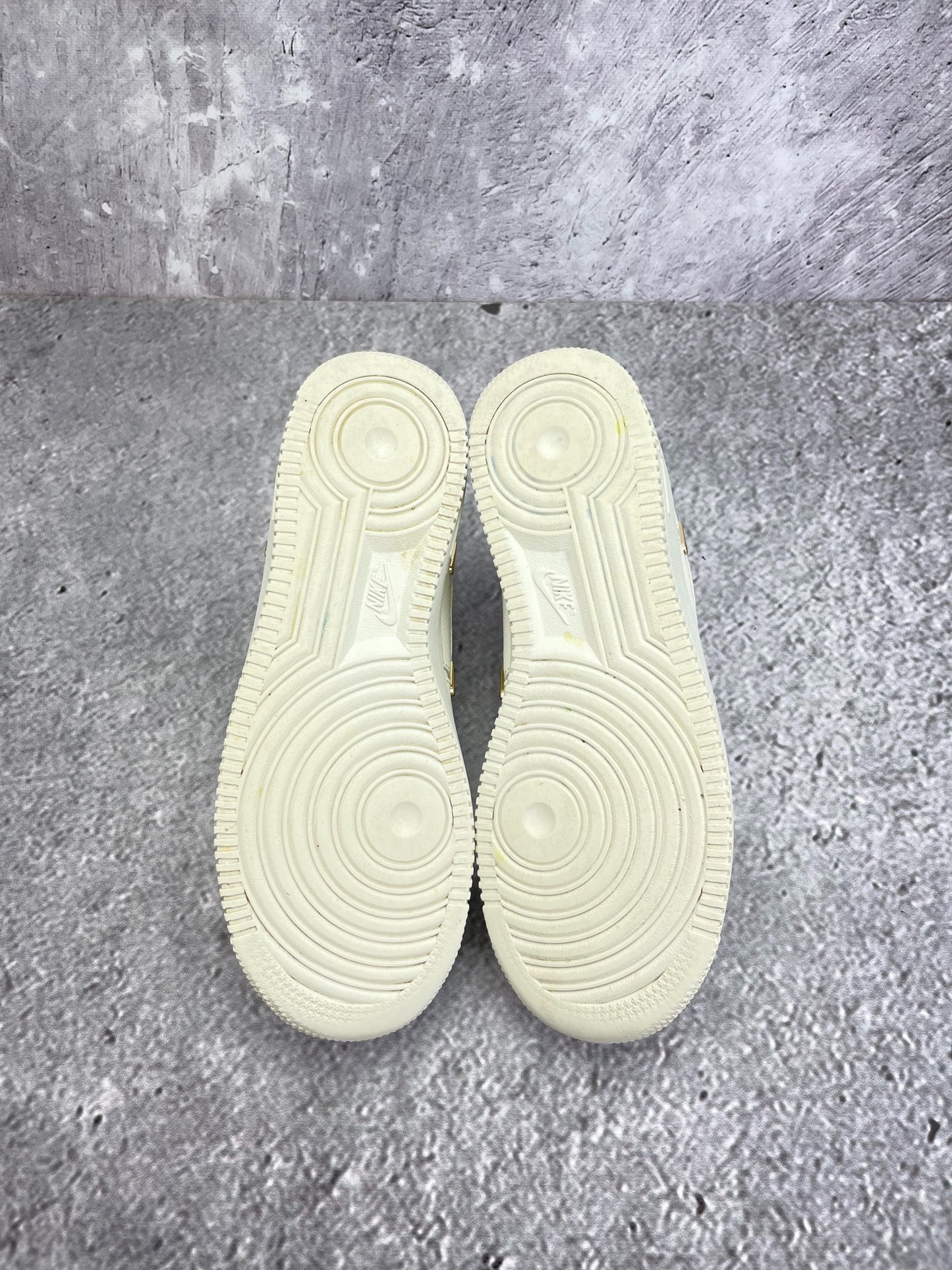 Nike Air Force 1 Low (39) - sneakilystore