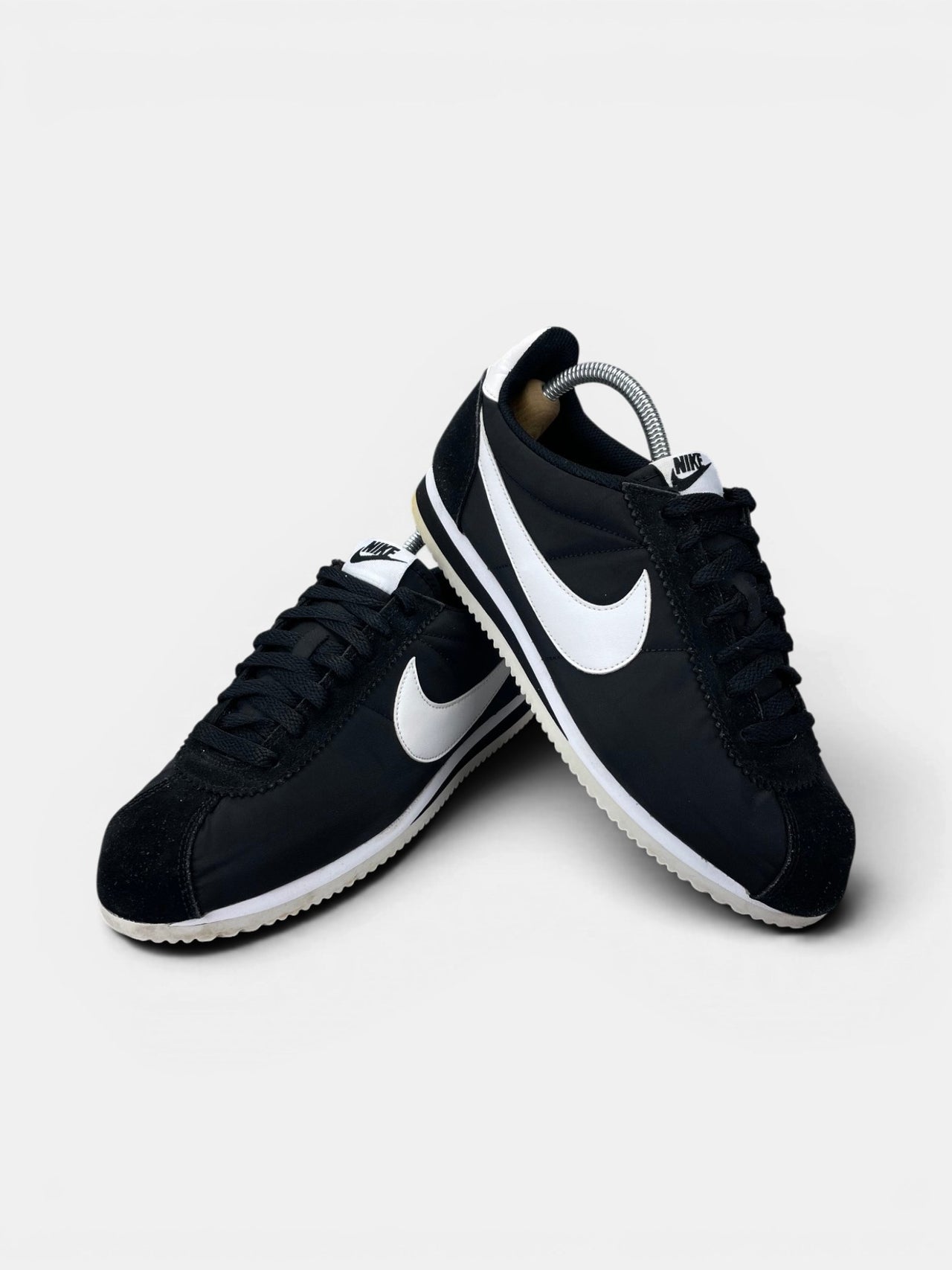 Nike Classic Cortez Nylon — buty sportowe męskie w bardzo dobrym stanie rozmiar 42.5, boczny profil