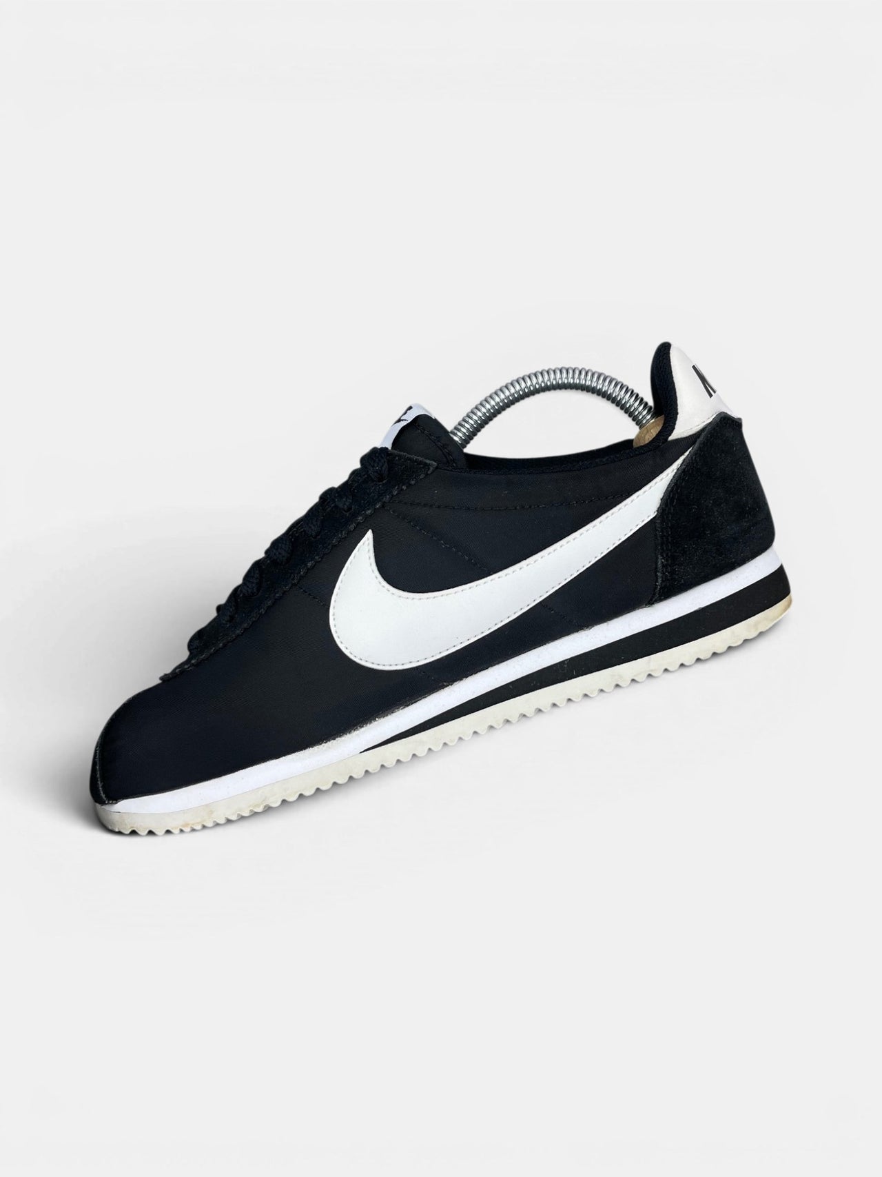 Nike Classic Cortez Nylon — buty sportowe męskie w bardzo dobrym stanie rozmiar 42.5, widok z góry na wewnętrzną stronę butów