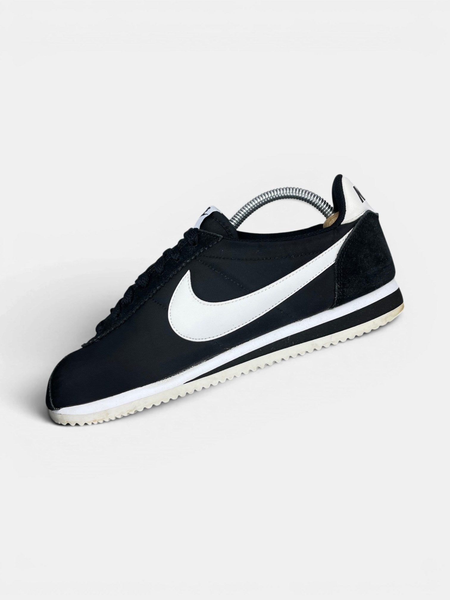 Nike Classic Cortez Nylon — buty sportowe męskie w bardzo dobrym stanie rozmiar 42.5, widok z góry na wewnętrzną stronę butów