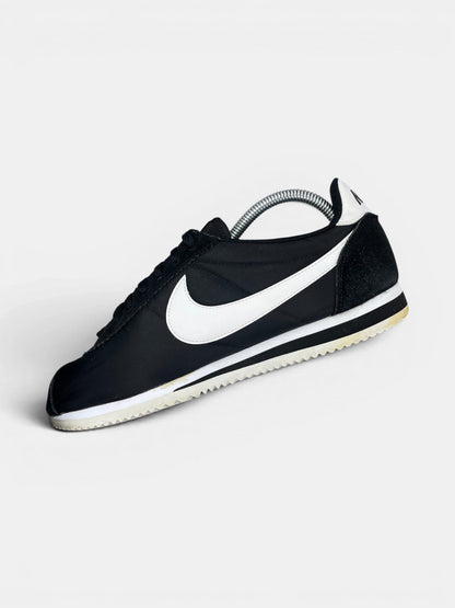 Nike Classic Cortez Nylon — buty sportowe męskie w bardzo dobrym stanie rozmiar 42.5, wewnętrzny panel prawego buta