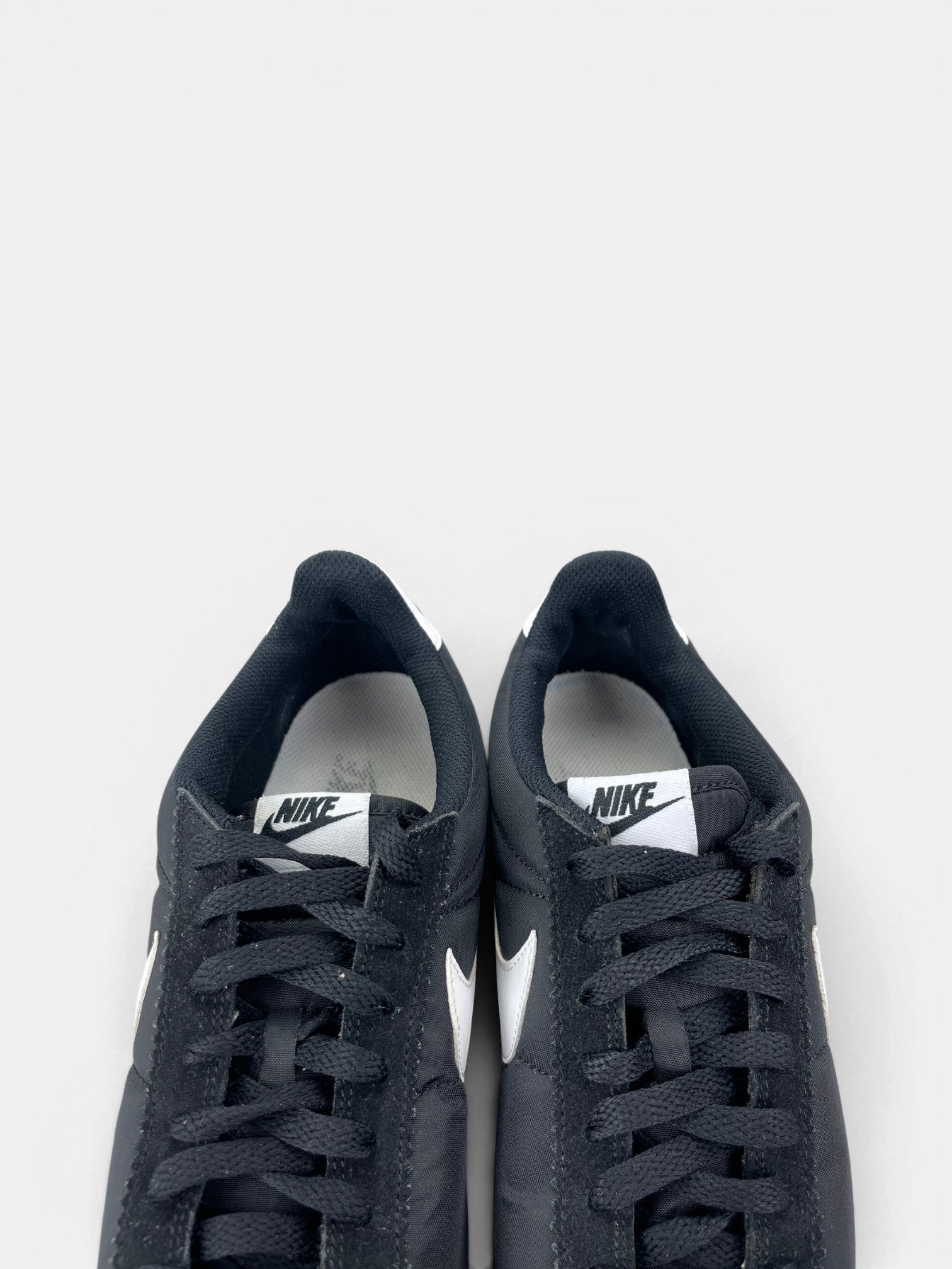 Nike Classic Cortez Nylon — buty sportowe męskie w bardzo dobrym stanie rozmiar 42.5, zapiętki butów