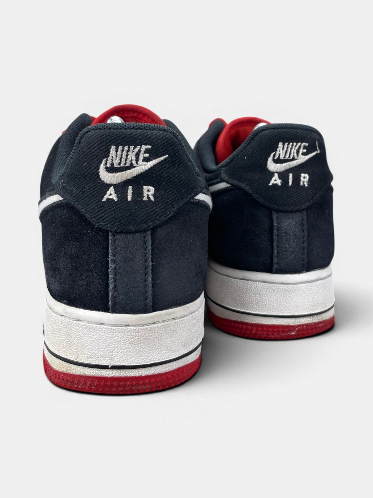 Nike Air Force 1 Low — buty sportowe męskie w bardzo dobrym stanie rozmiar 42, widok z tyłu