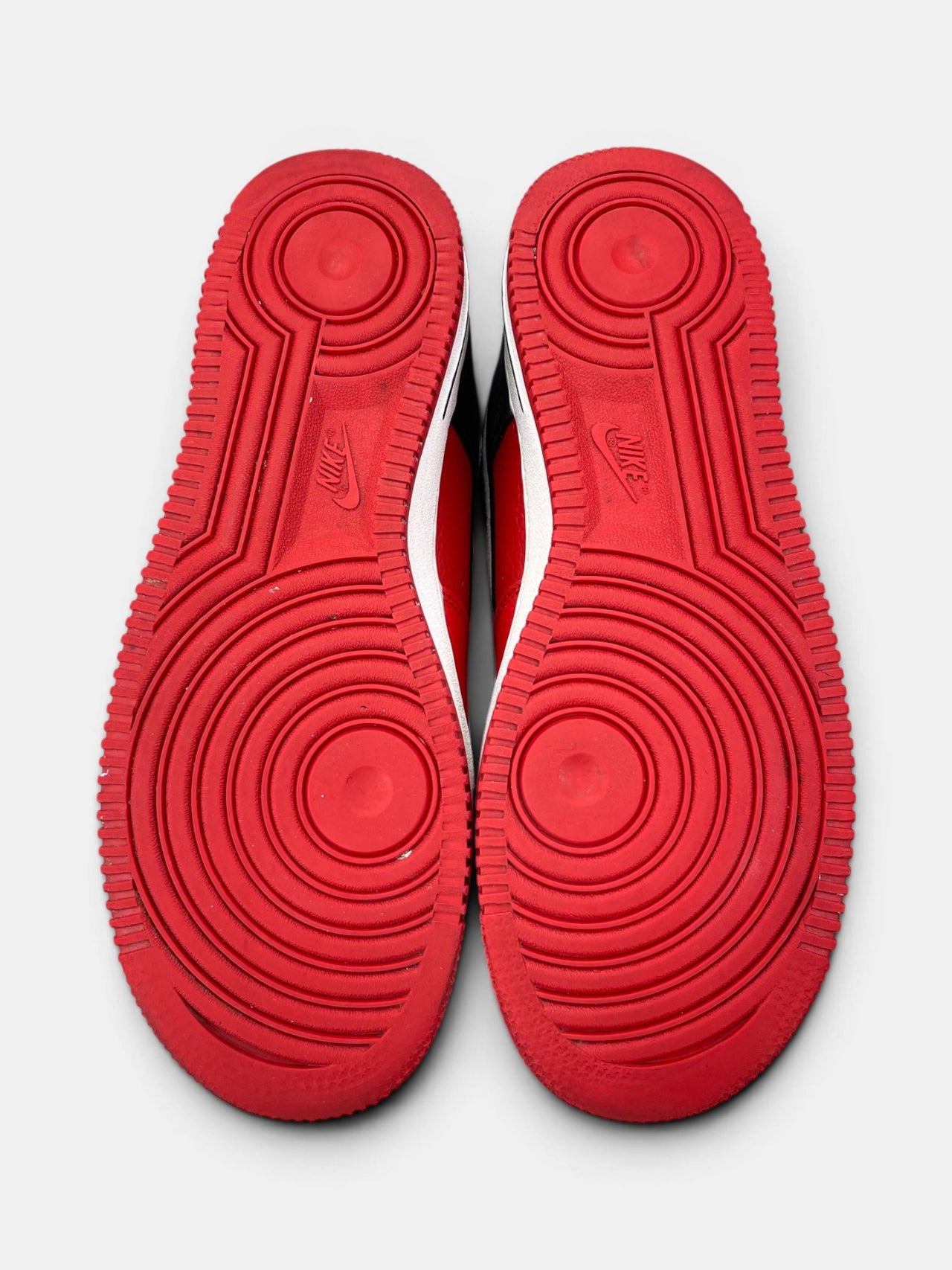 Nike Air Force 1 Low — buty sportowe męskie w bardzo dobrym stanie rozmiar 42, podeszwa