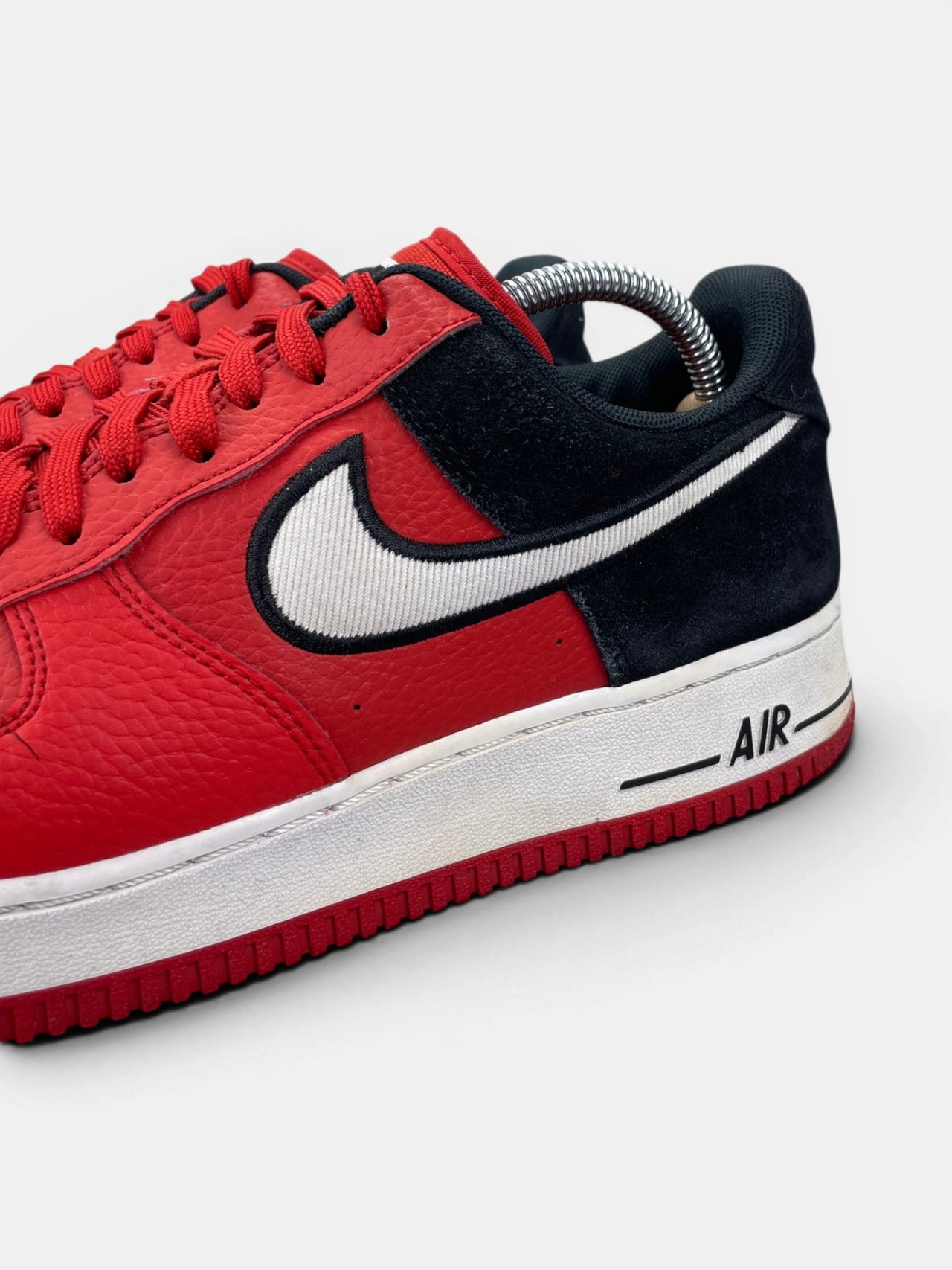 Nike Air Force 1 Low — buty sportowe męskie w bardzo dobrym stanie rozmiar 42, opcjonalne zdjęcie 1