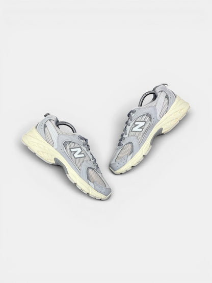 New Balance 530 — buty sportowe damskie w bardzo dobrym stanie rozmiar 37.5, zewnętrzny panel prawego buta