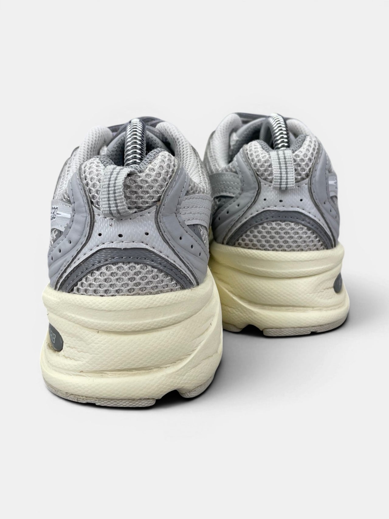 New Balance 530 — buty sportowe damskie w bardzo dobrym stanie rozmiar 37.5, widok z tyłu
