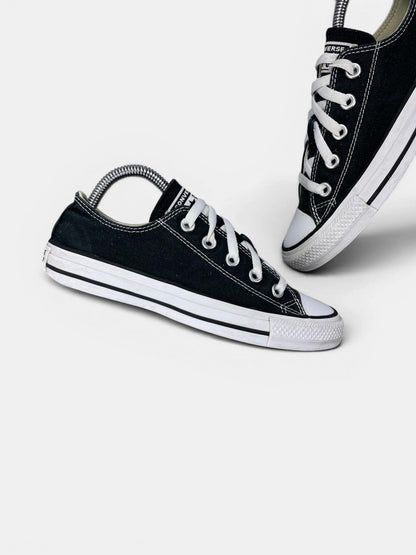 Converse Chuck Taylor All Star Black — buty sportowe damskie w bardzo dobrym stanie rozmiar 36.5, zewnętrzny panel lewego buta