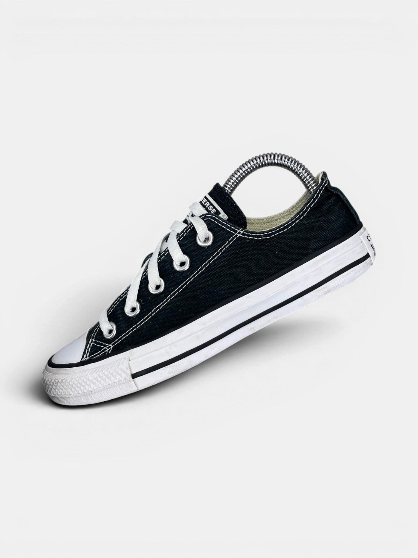 Converse Chuck Taylor All Star Black — buty sportowe damskie w bardzo dobrym stanie rozmiar 36.5, widok z góry na wewnętrzną stronę butów