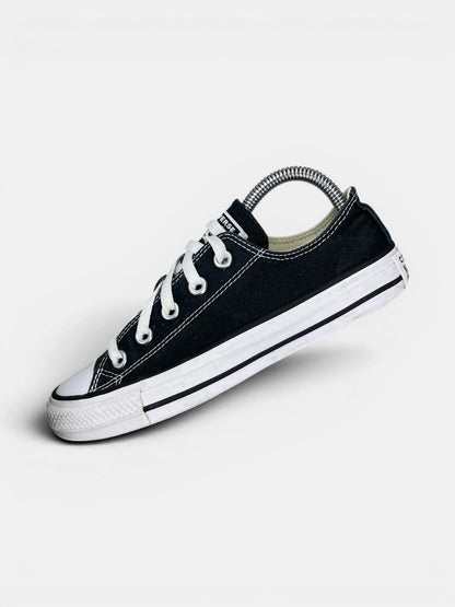 Converse Chuck Taylor All Star Black — buty sportowe damskie w bardzo dobrym stanie rozmiar 36.5, widok z góry na wewnętrzną stronę butów