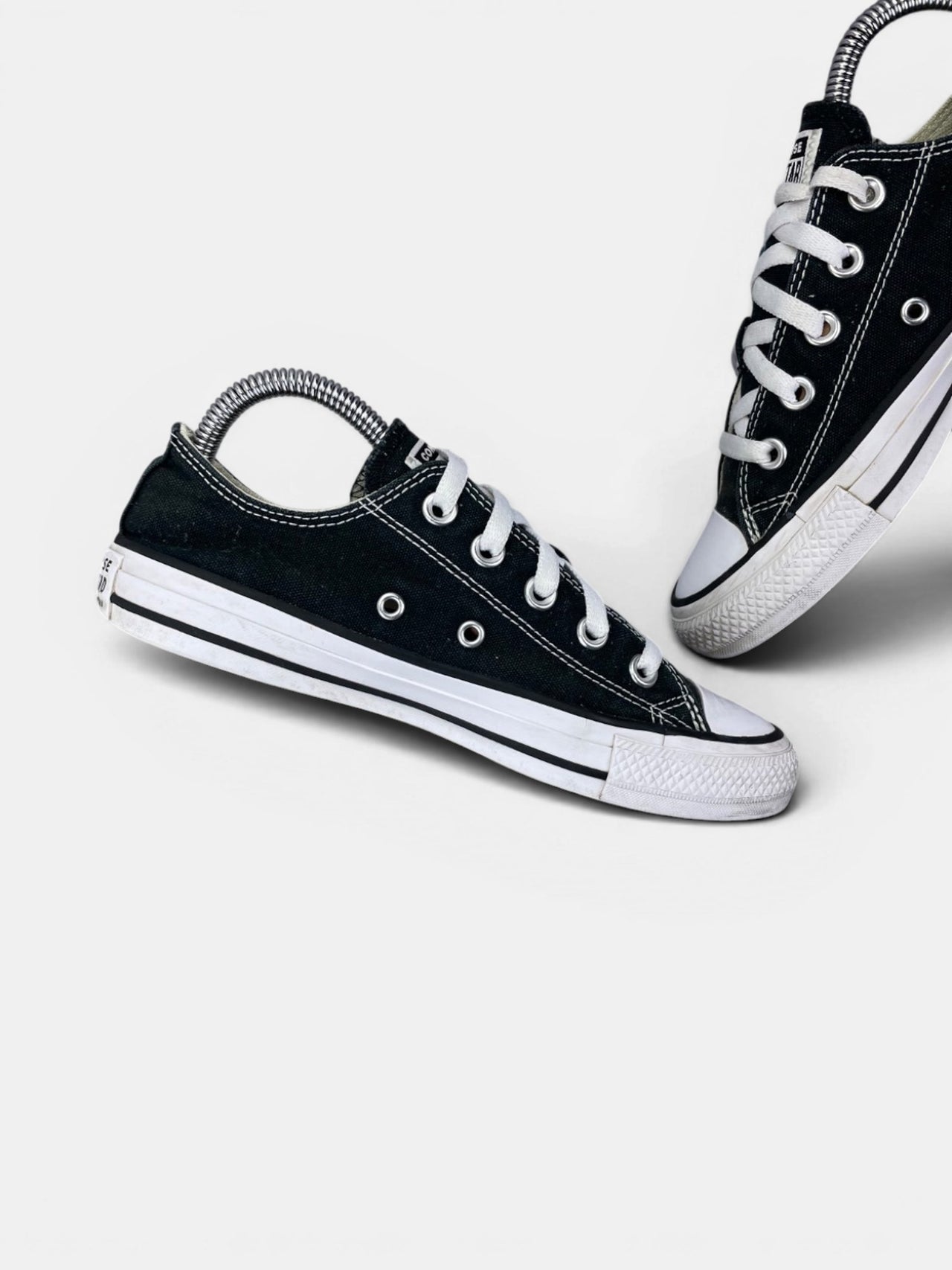 Converse Chuck Taylor All Star Black — buty sportowe damskie w bardzo dobrym stanie rozmiar 36.5, wewnętrzny panel lewego buta