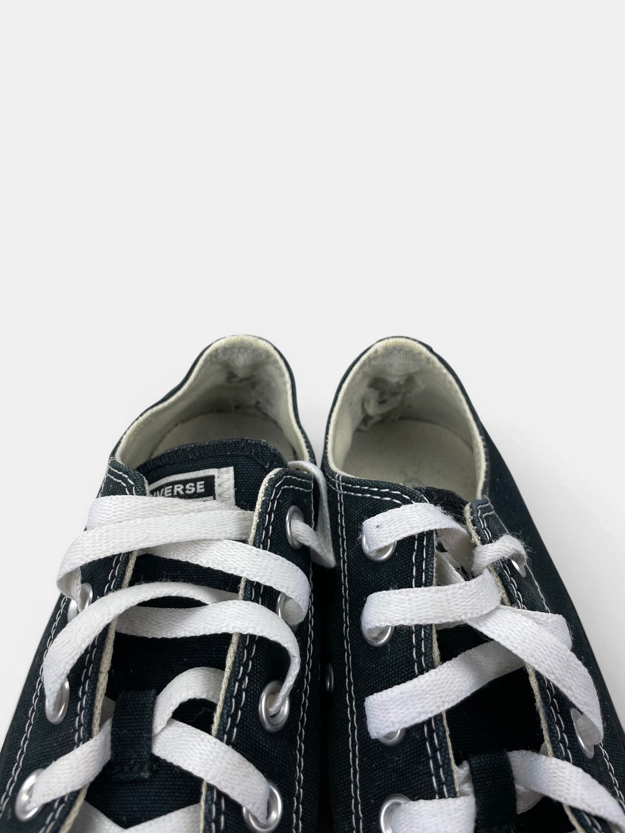 Converse Chuck Taylor All Star Black — buty sportowe damskie w bardzo dobrym stanie rozmiar 36.5, zapiętki butów