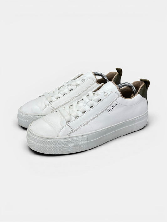 Hyina Sneakers — buty sportowe damskie w bardzo dobrym stanie rozmiar 38, widok z boku
