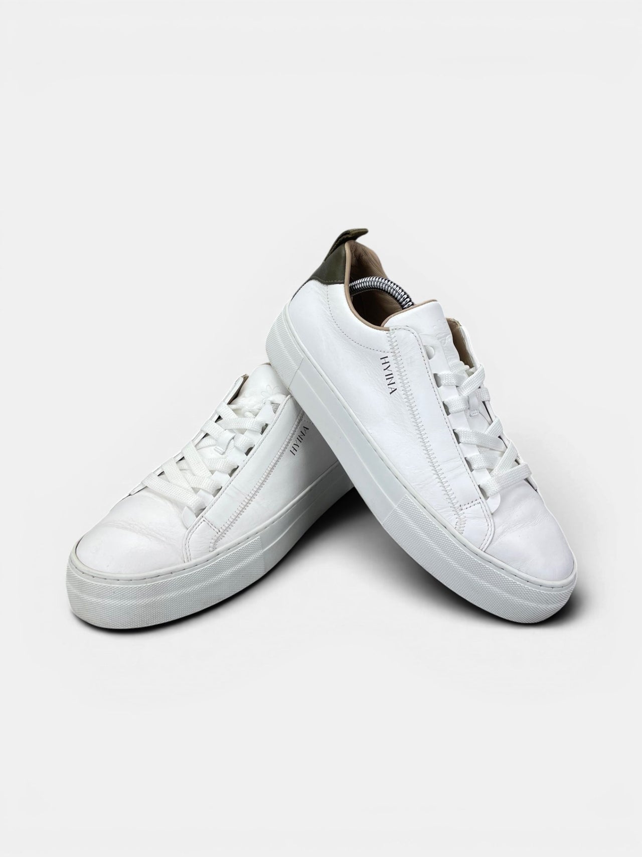 Hyina Sneakers — buty sportowe damskie w bardzo dobrym stanie rozmiar 38, boczny profil