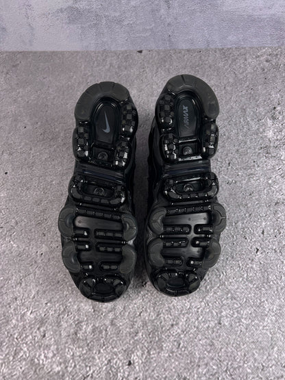 Nike Air Vapormax Plus (44.5) - sneakilystore