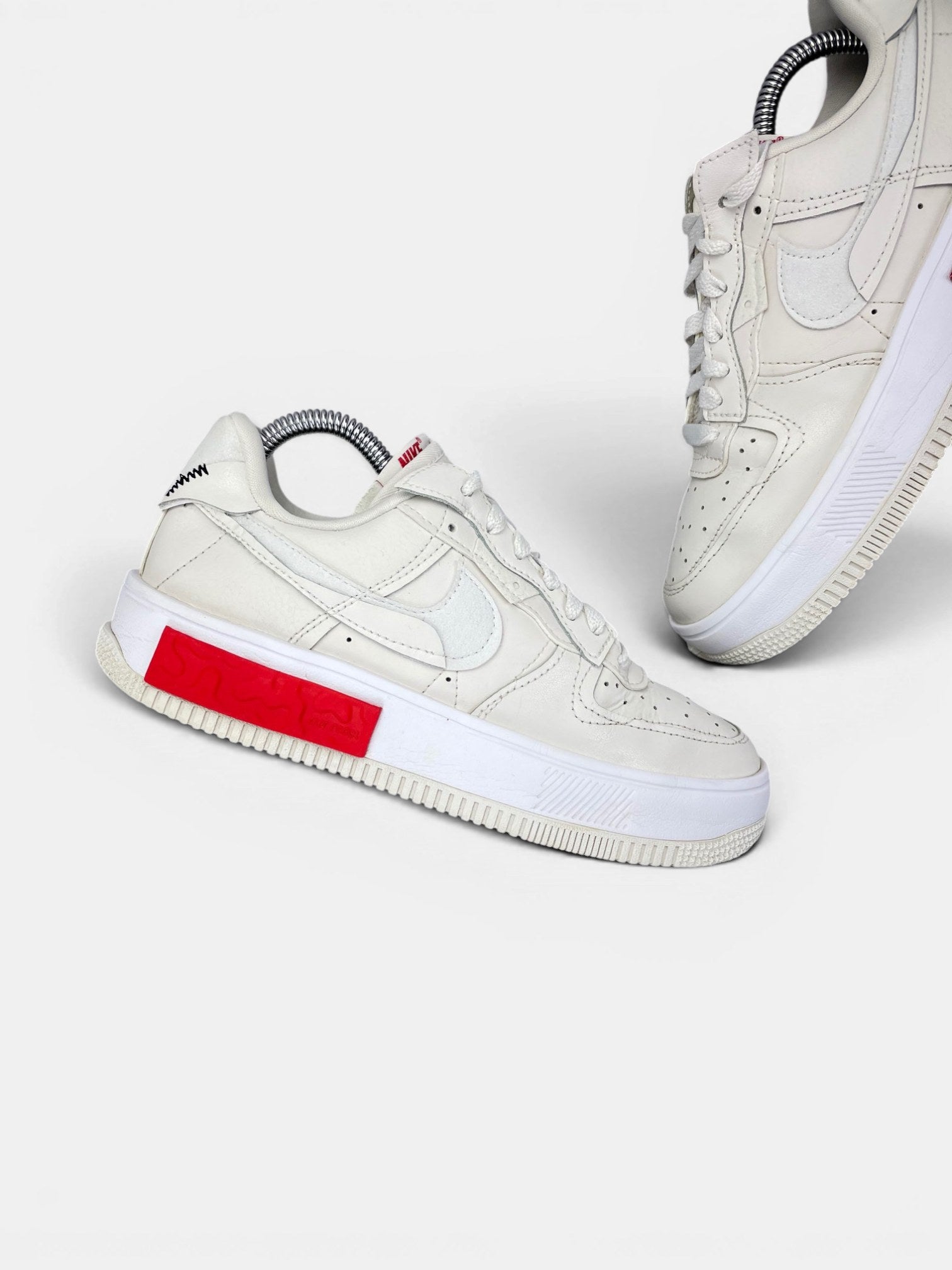 Nike Air Force 1 Low Fontanka Fontanka — buty sportowe damskie w bardzo dobrym stanie rozmiar 38, zewnętrzny panel lewego buta