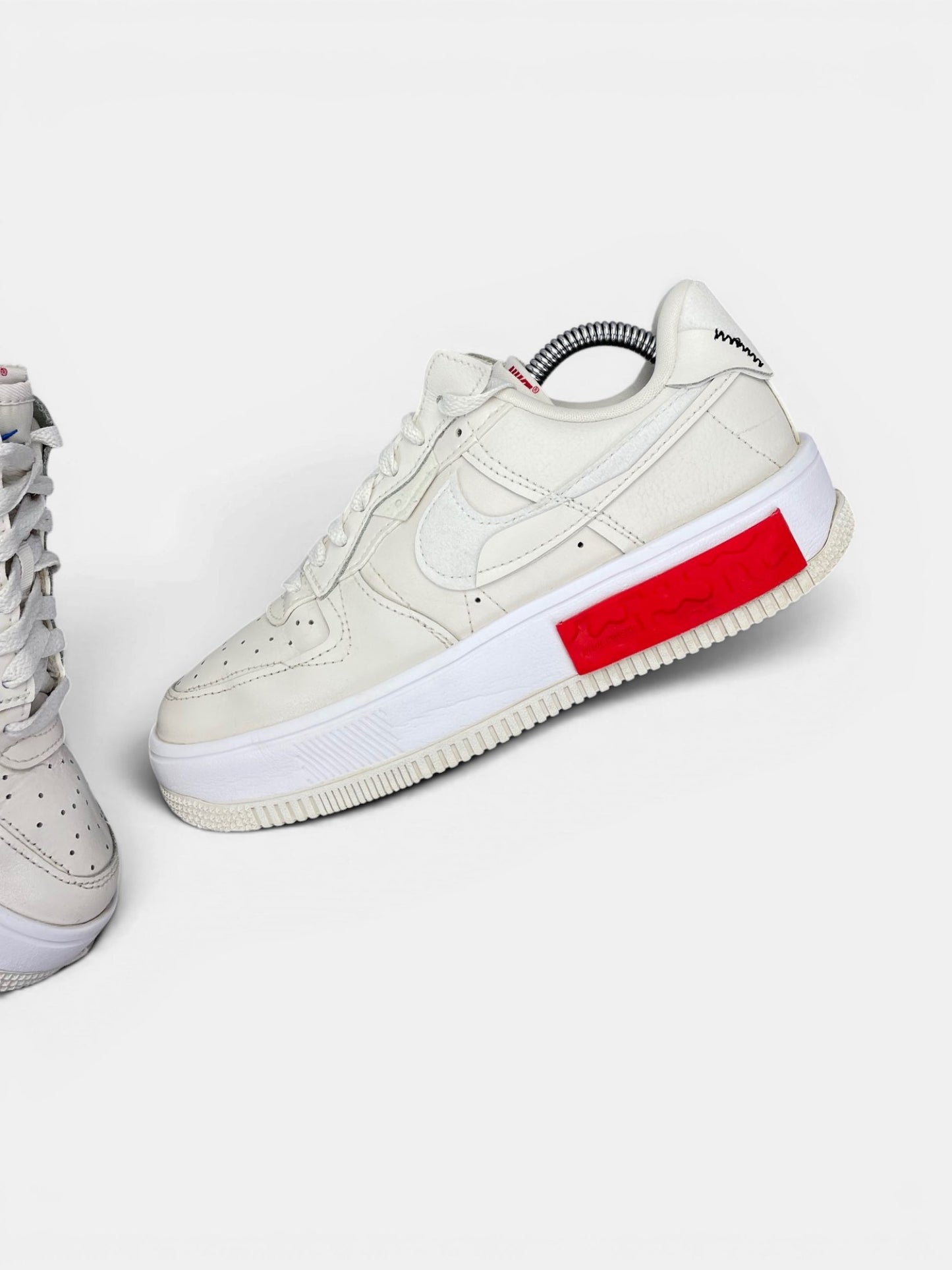 Nike Air Force 1 Low Fontanka Fontanka — buty sportowe damskie w bardzo dobrym stanie rozmiar 38, widok z góry na wewnętrzną stronę butów
