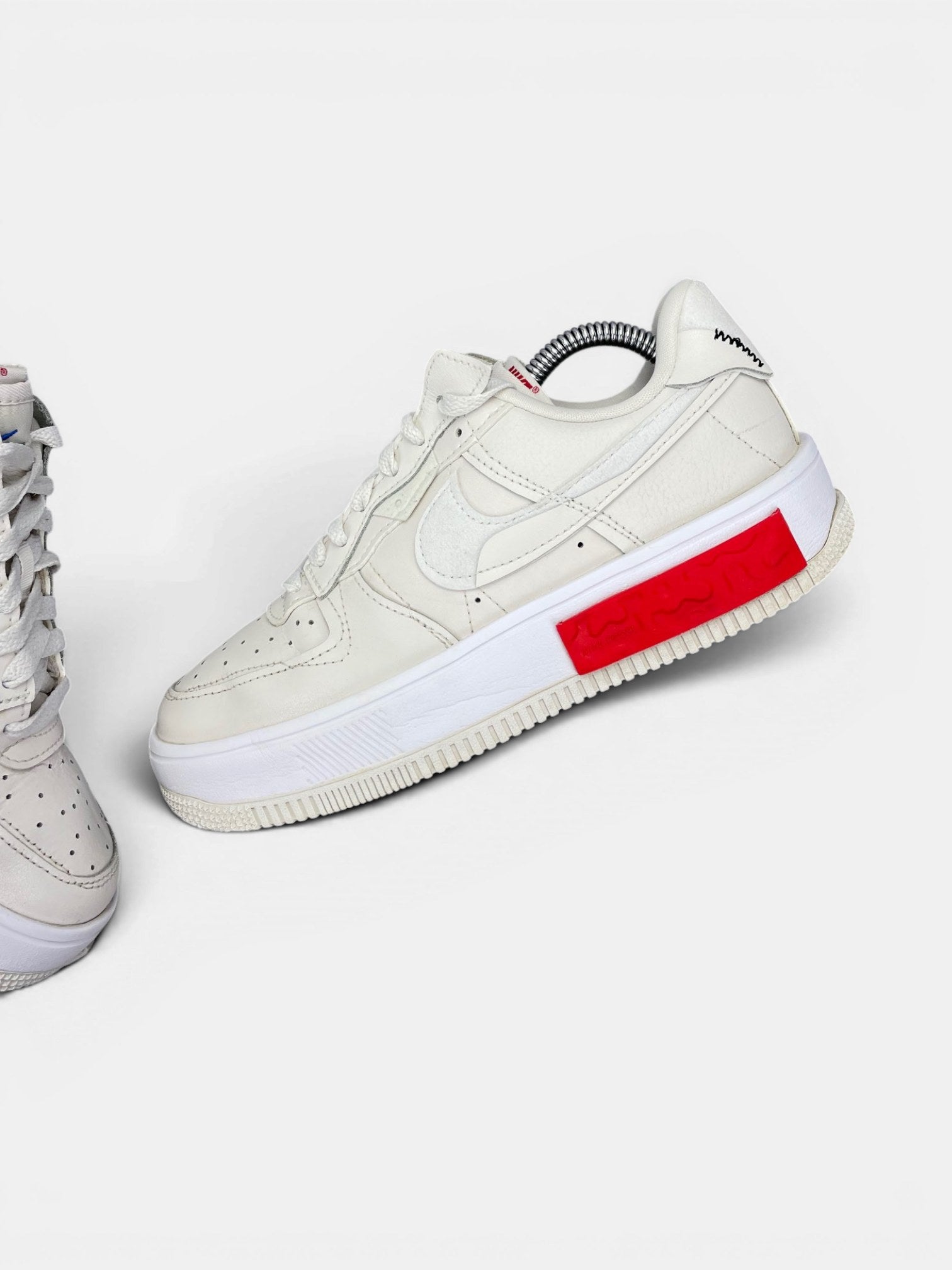 Nike Air Force 1 Low Fontanka Fontanka — buty sportowe damskie w bardzo dobrym stanie rozmiar 38, widok z góry na wewnętrzną stronę butów