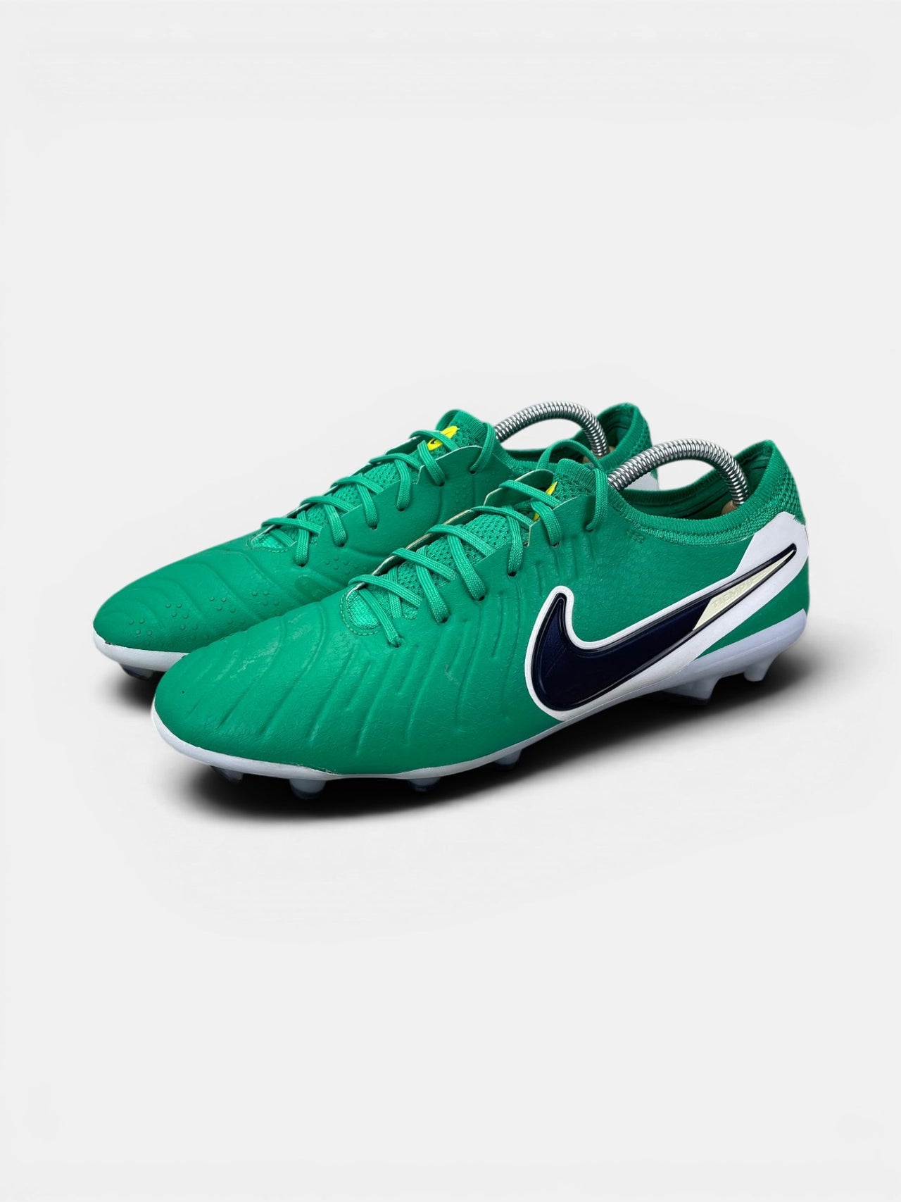 Nike TIEMPO LEGEND 10 ELITE LV8 Stadium Green — buty sportowe męskie w bardzo dobrym stanie rozmiar 44, widok z boku